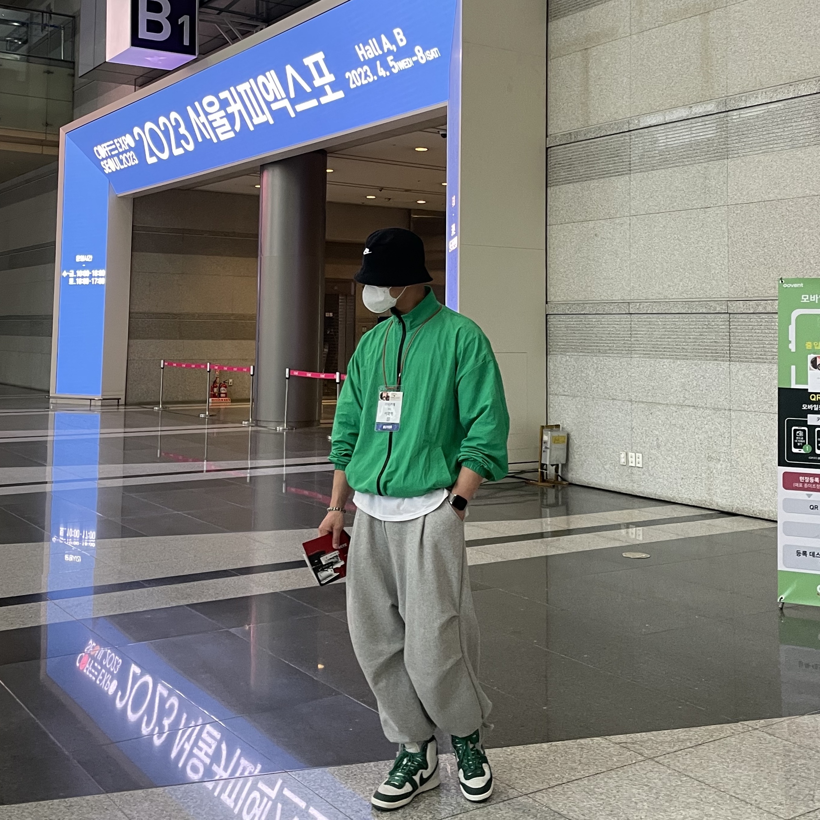 Nike Terminator High Noble Green, Apple Watch SE 44mm GPS Midnight Aluminum Case with Sport Band Midnight (Korean Ver.) 착용 스타일