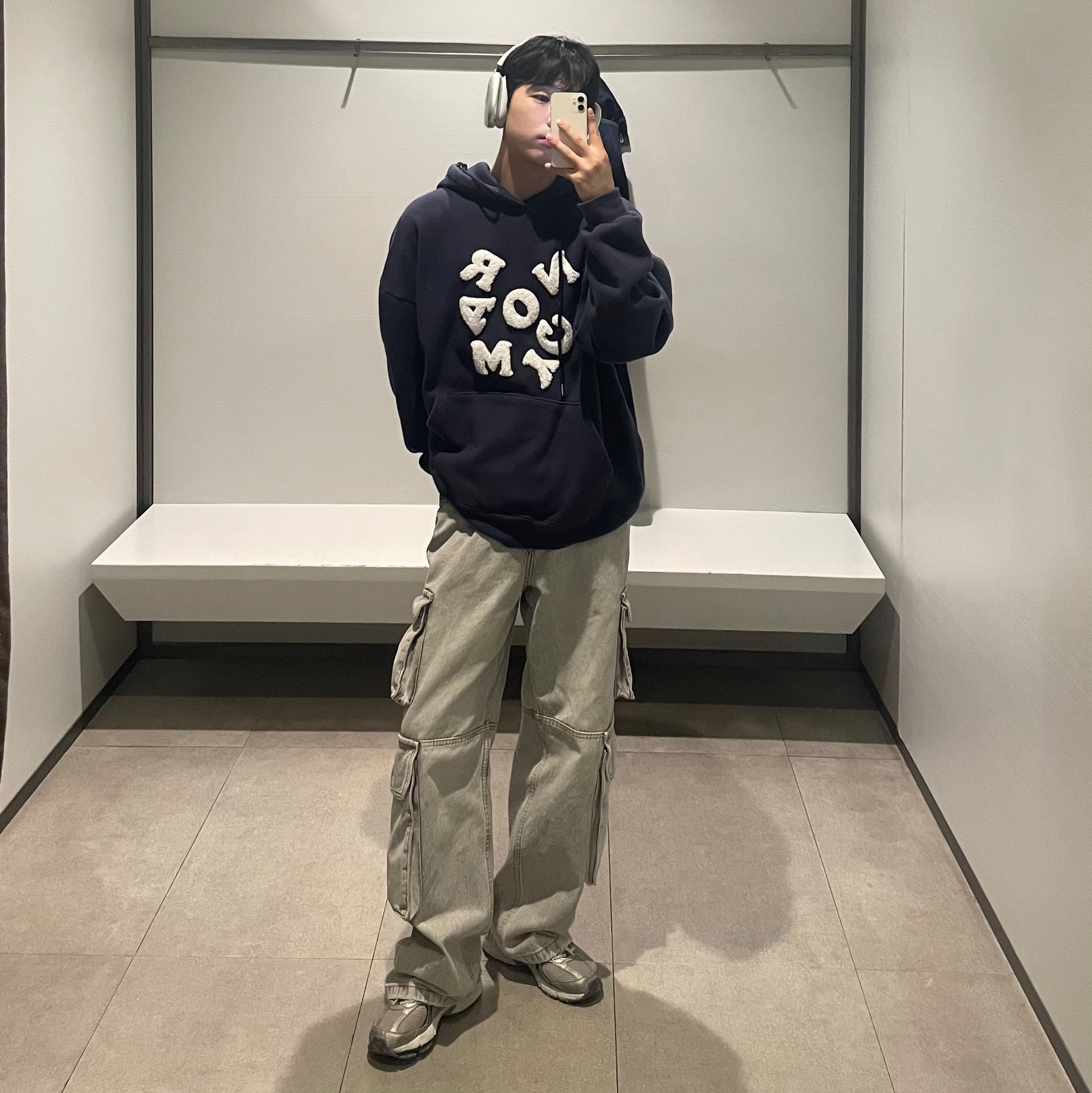 New Balance 530 Silver, Apple AirPods Max Lightning Silver (Korean Ver.) 착용 스타일
