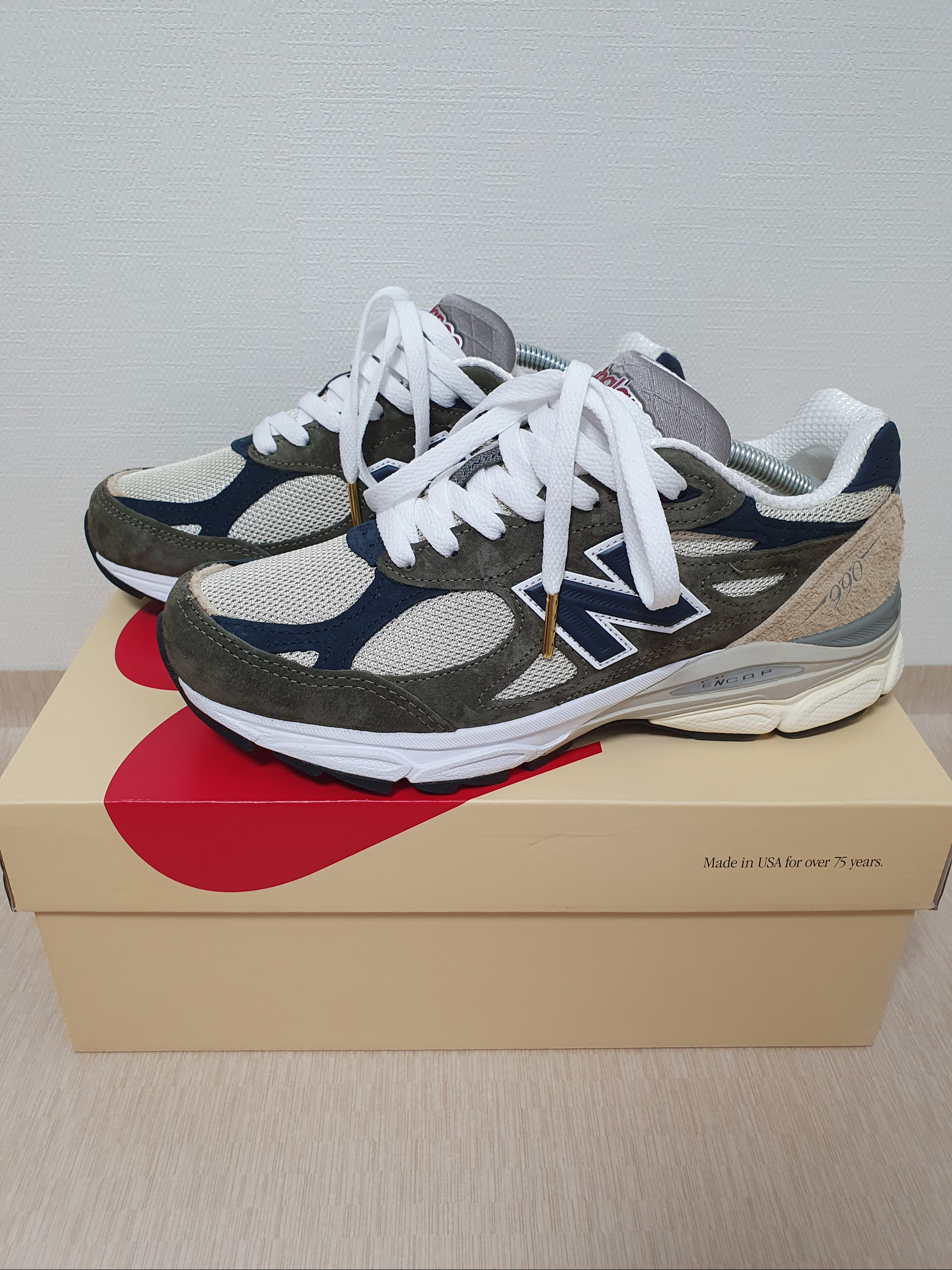 New Balance 990v3 Made in USA Olive 착용 스타일