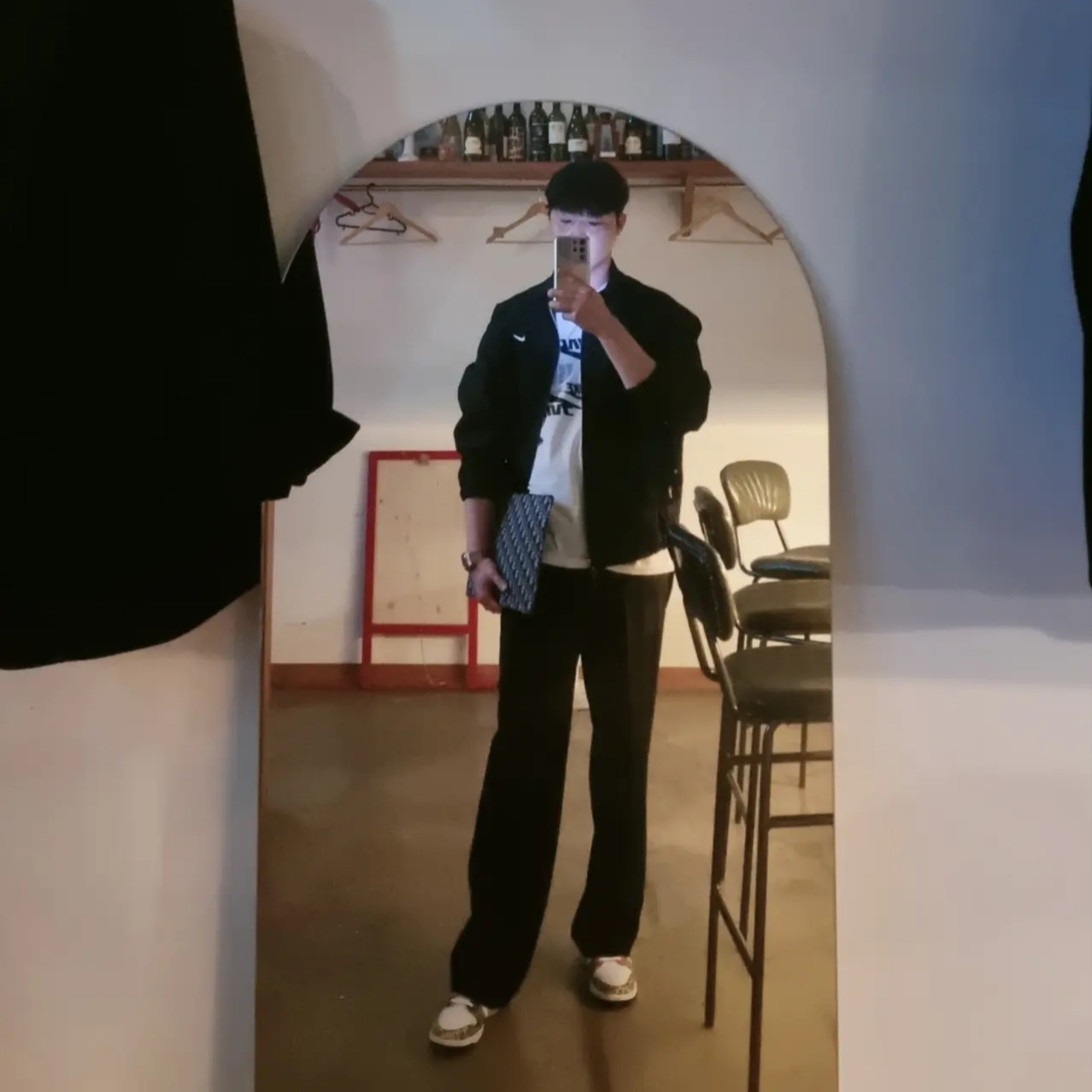 Dior A4 Pouch Beige & Black Dior Oblique Jacquard, (W) Nike Dunk Low SE Patchwork 착용 스타일 - 1