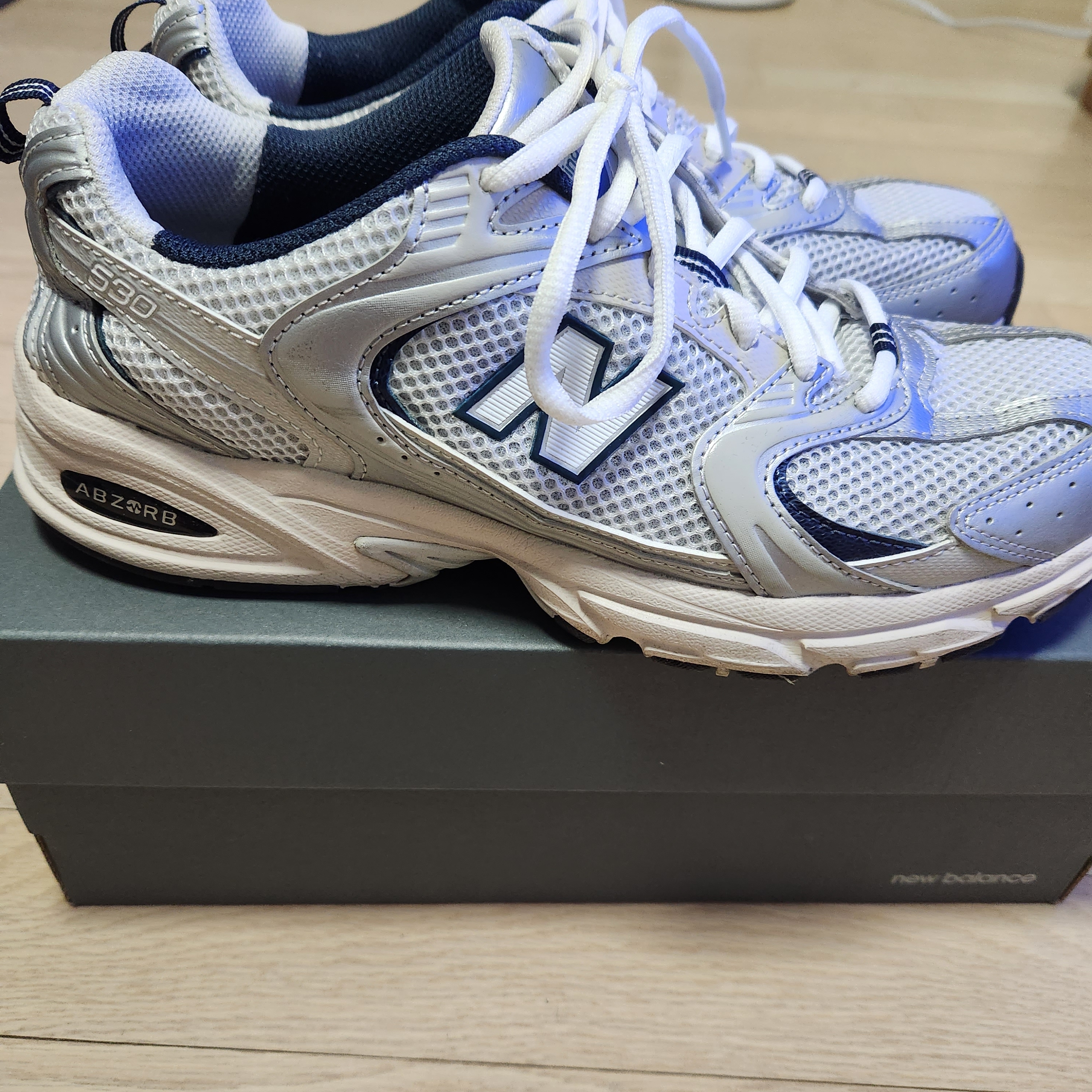 New Balance 530 Steel Grey 착용 스타일