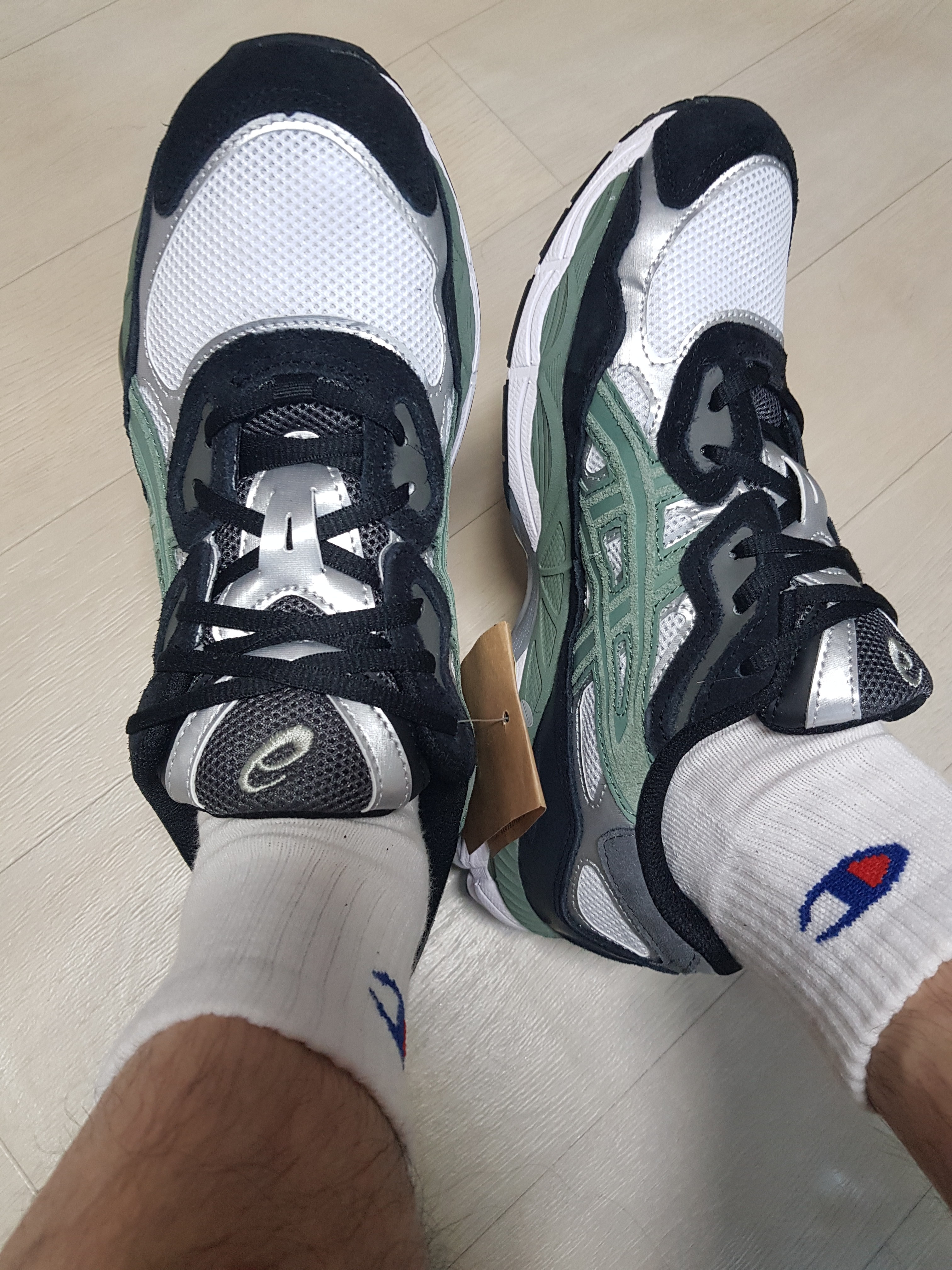 Asics Gel-NYC Cream Steel Grey 착용 스타일