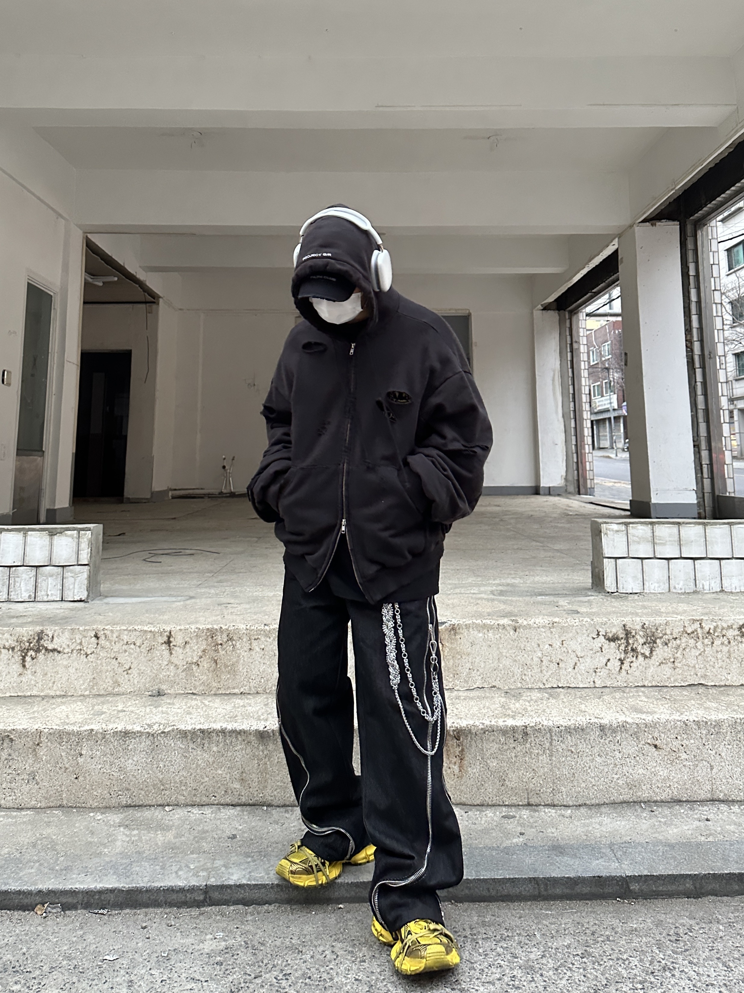 Project G/R Distressed Layer Zip Hoodie Faded Black, Balenciaga 3XL Sneakers Yellow Black 착용 스타일 - 4
