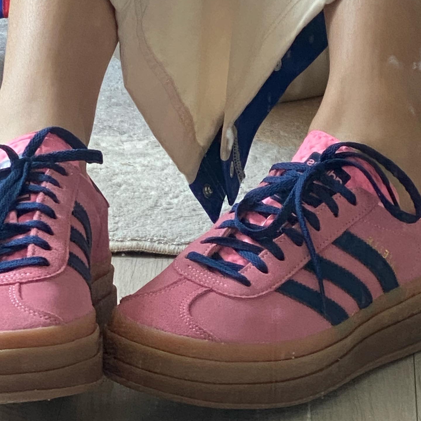 (W) Adidas Gazelle Bold Pink Glow Victory Blue 착용 스타일 - 2