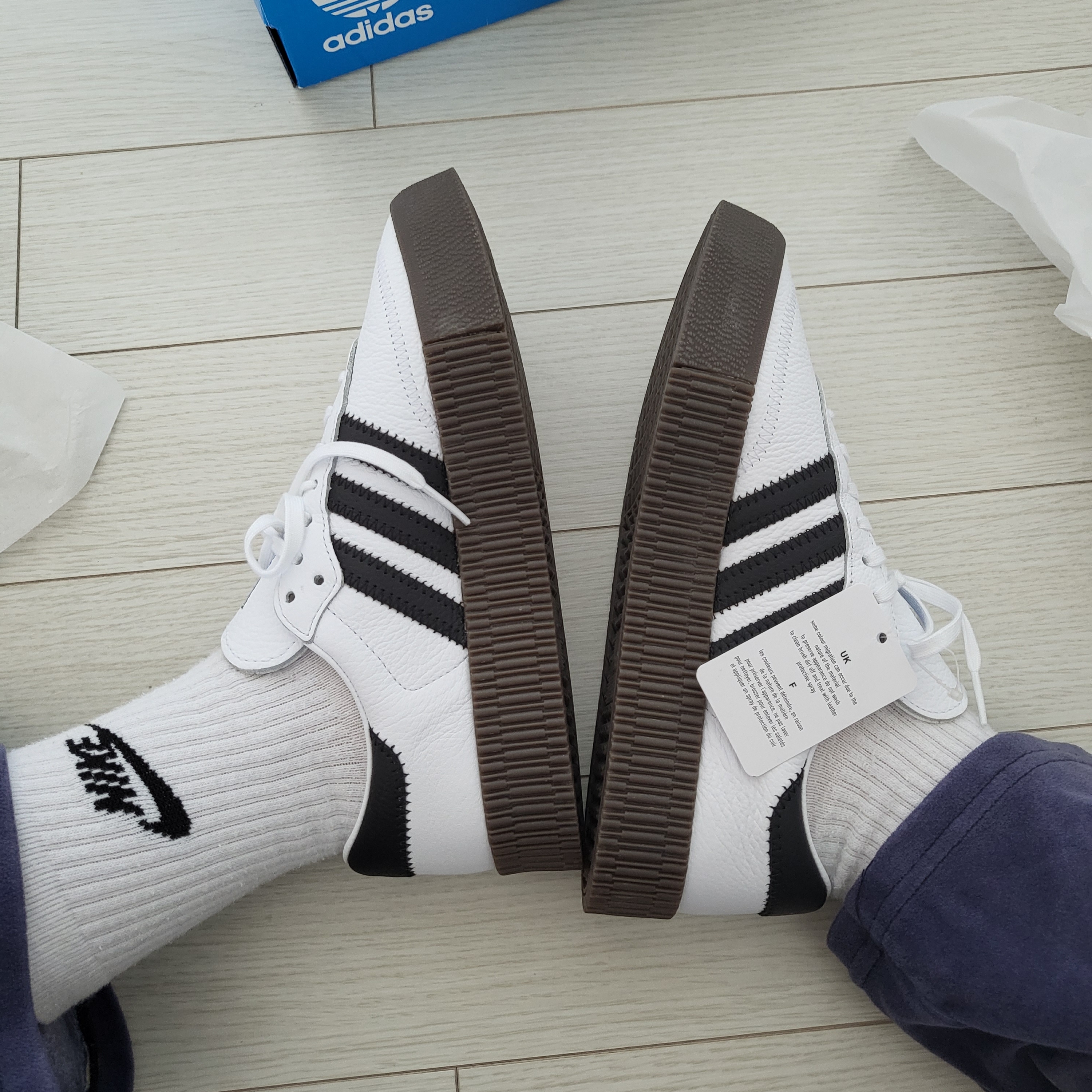 (W) Adidas Sambarose White Black Gum 착용 스타일 - 2