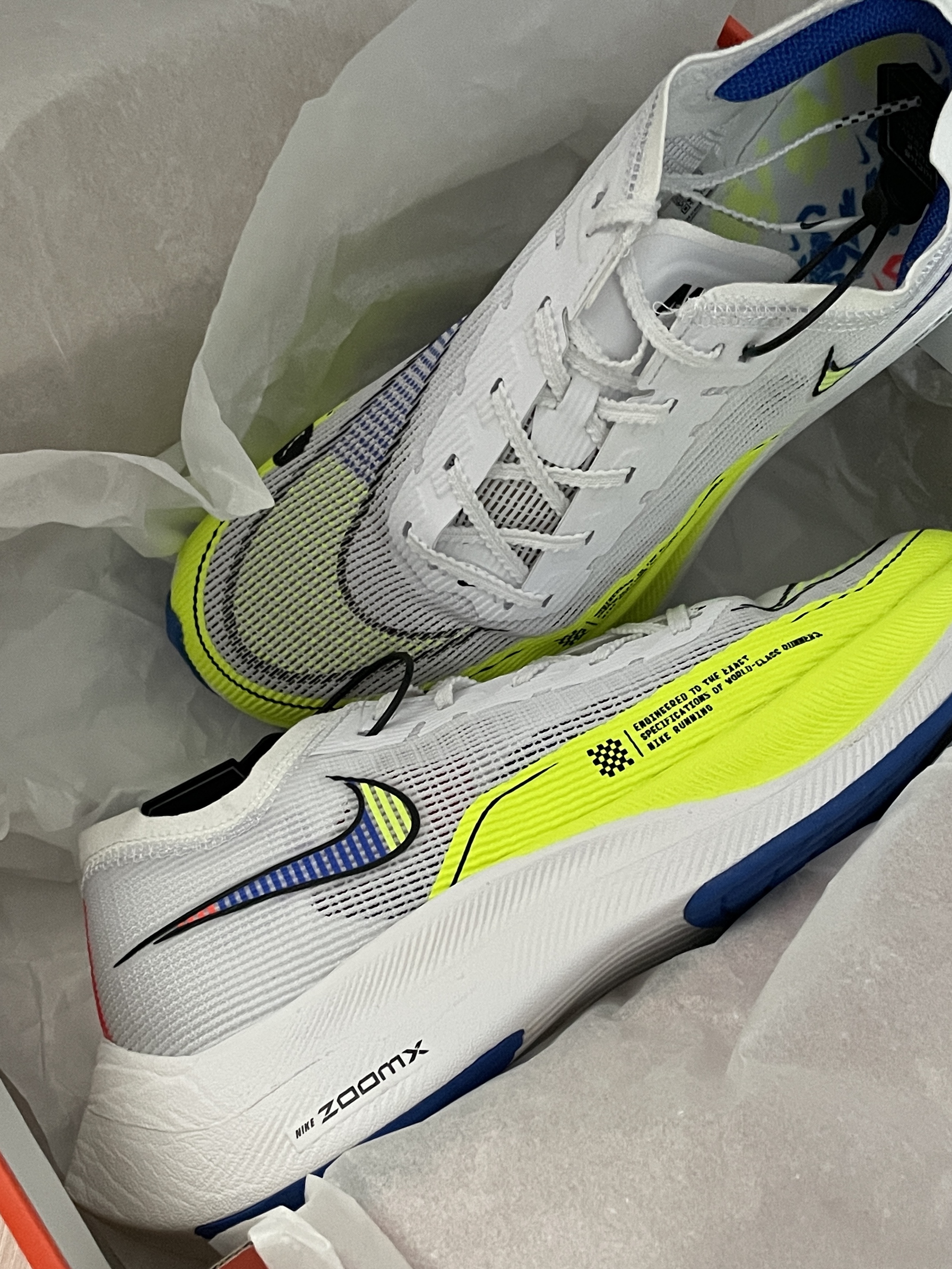 Nike ZoomX Vaporfly Next% 2 White Volt 착용 스타일