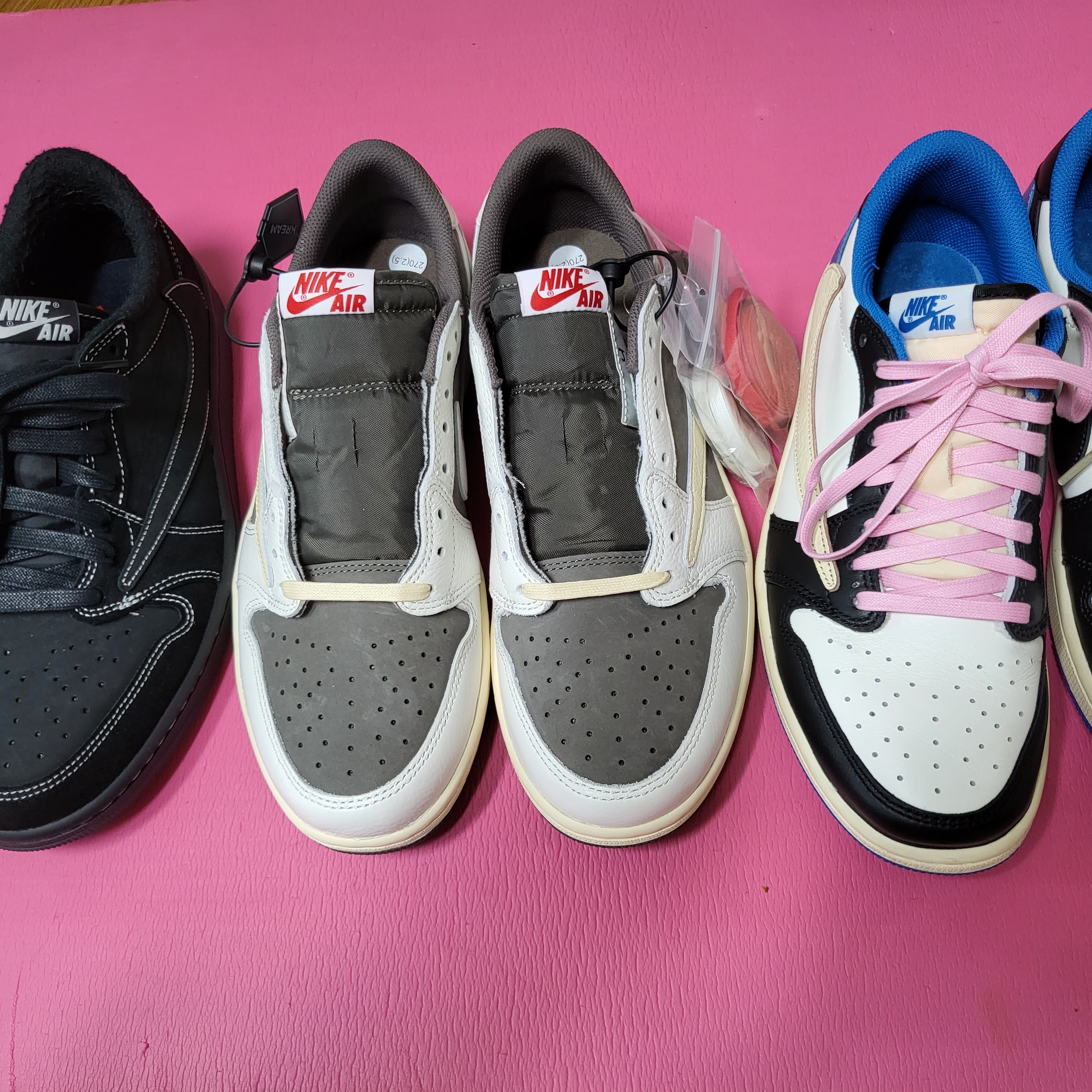 Jordan 1 x Travis Scott Retro Low OG SP Sail and Ridgerock, Jordan 1 x Travis Scott Retro Low OG SP Black Phantom 착용 스타일 - 4
