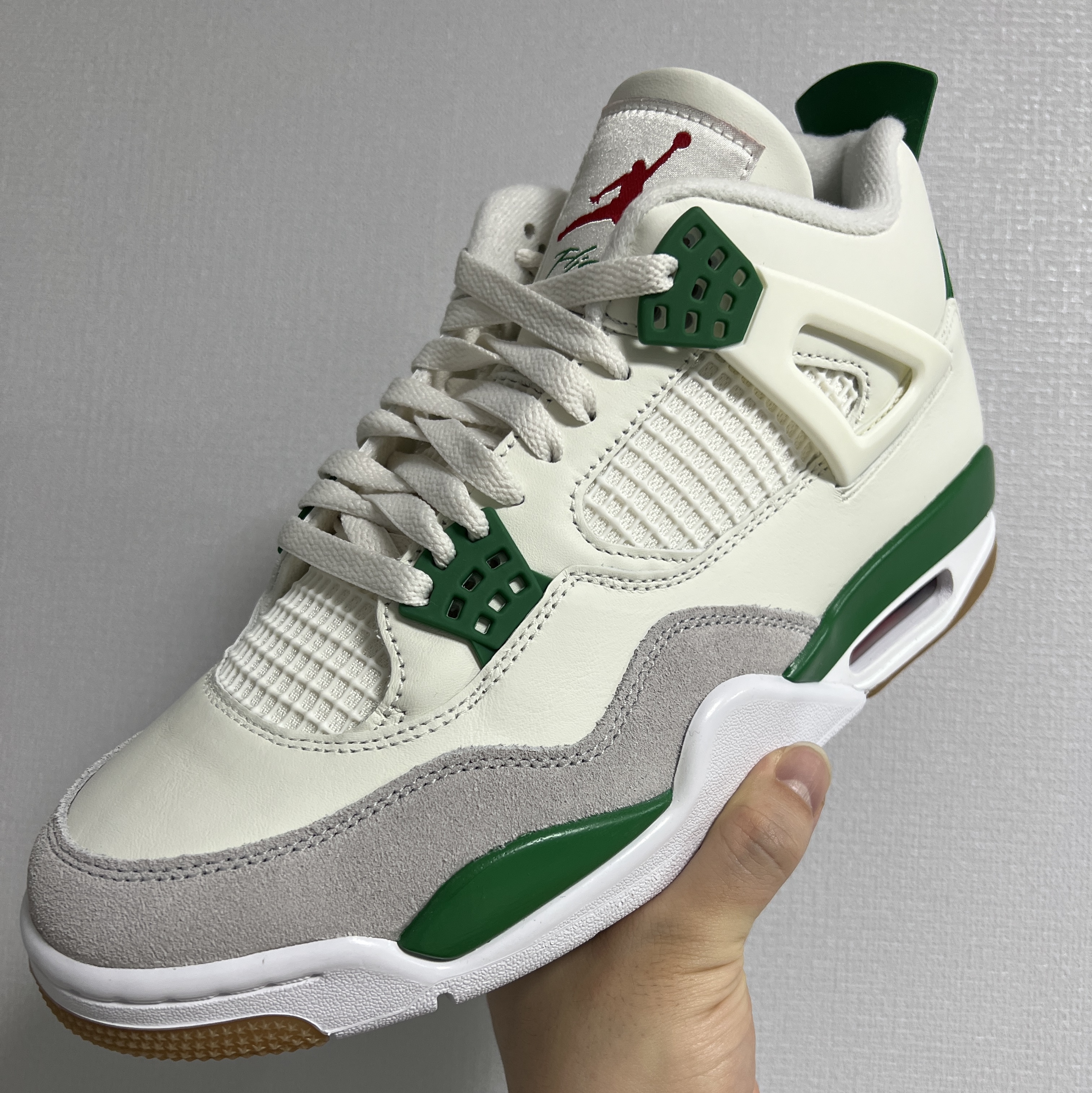 Jordan 4 x Nike SB Retro SP Pine Green 착용 스타일 - 1