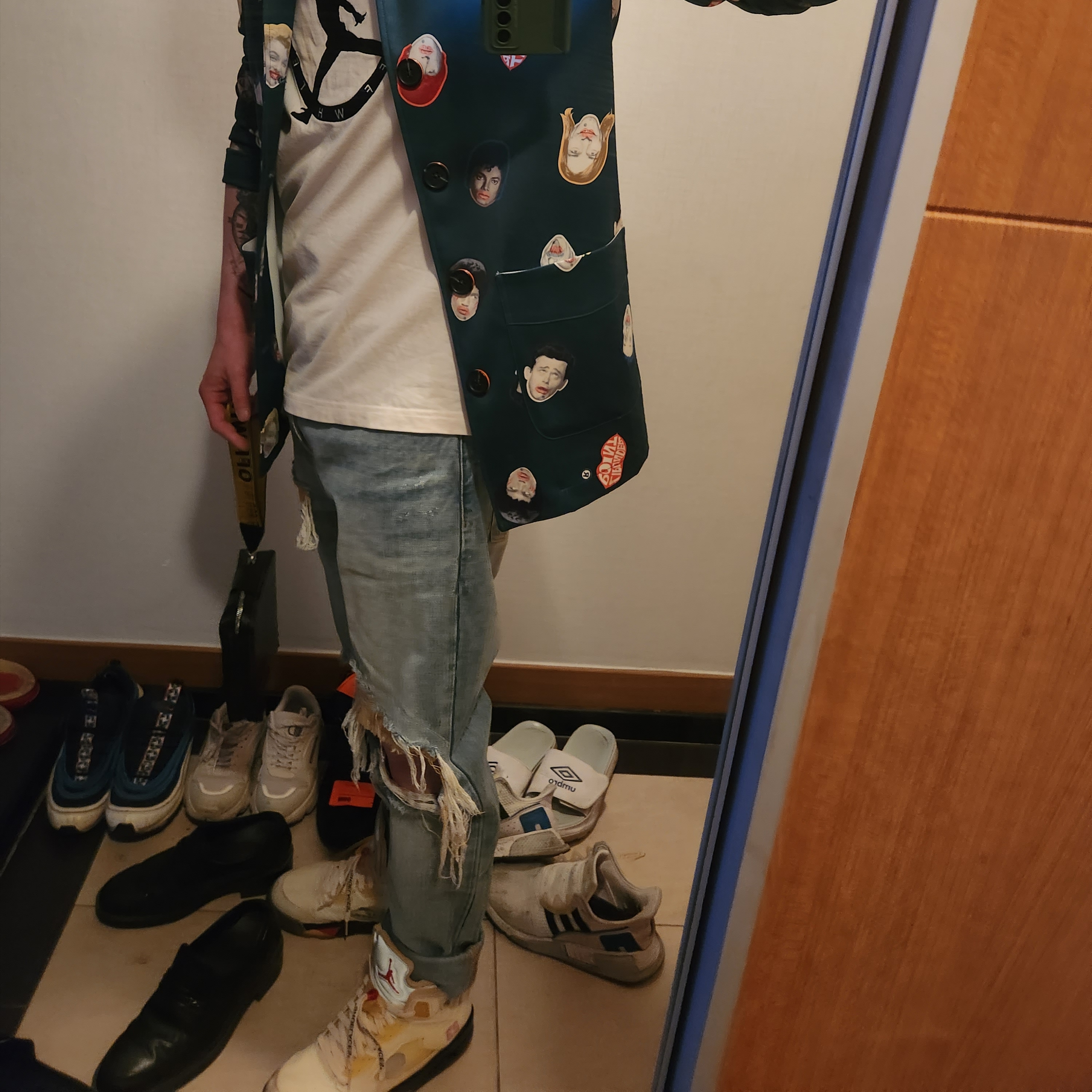 Jordan 5 x Off-White Retro SP Sail Fire Red 착용 스타일