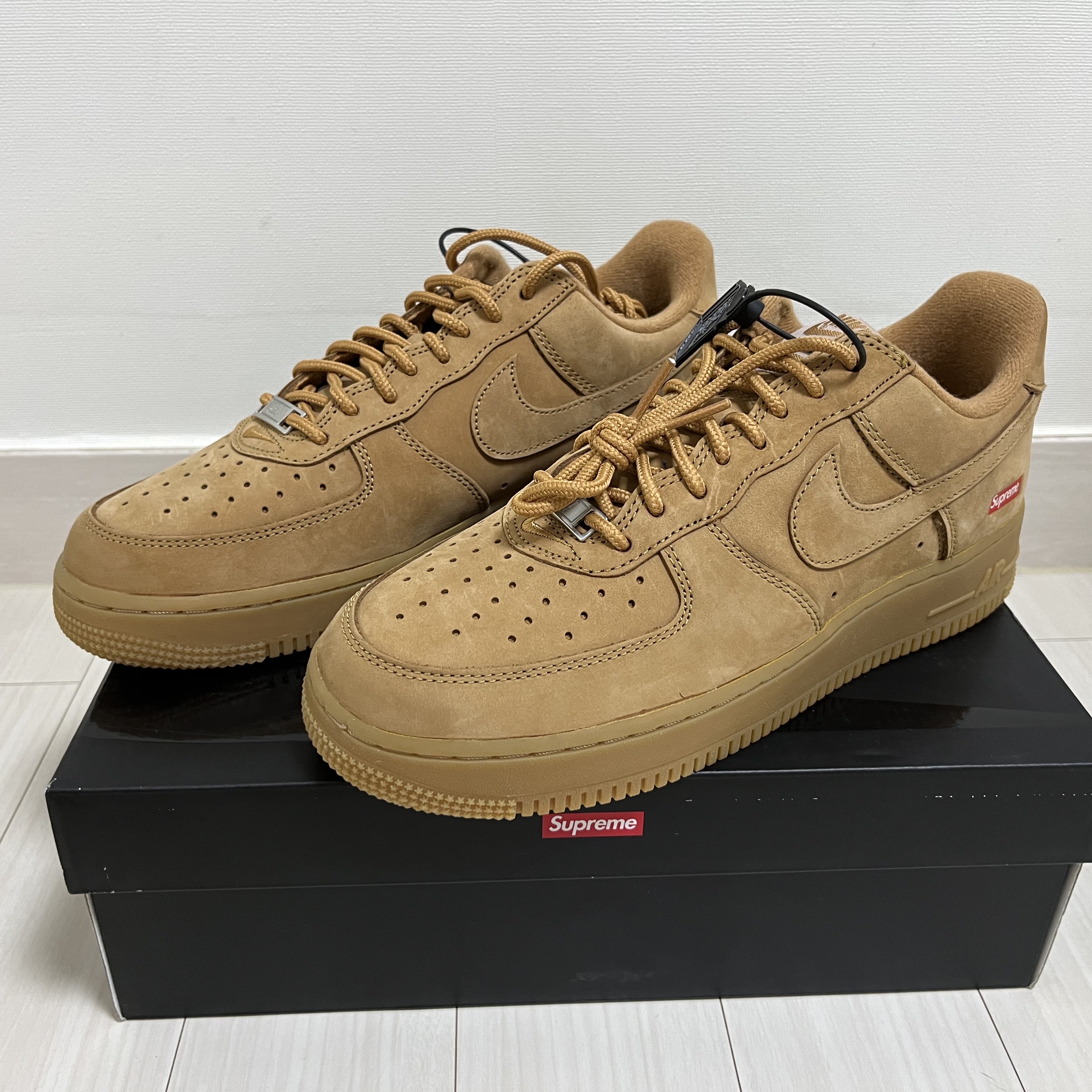 Nike x Supreme Air Force 1 Low Flax 착용 스타일 - 1