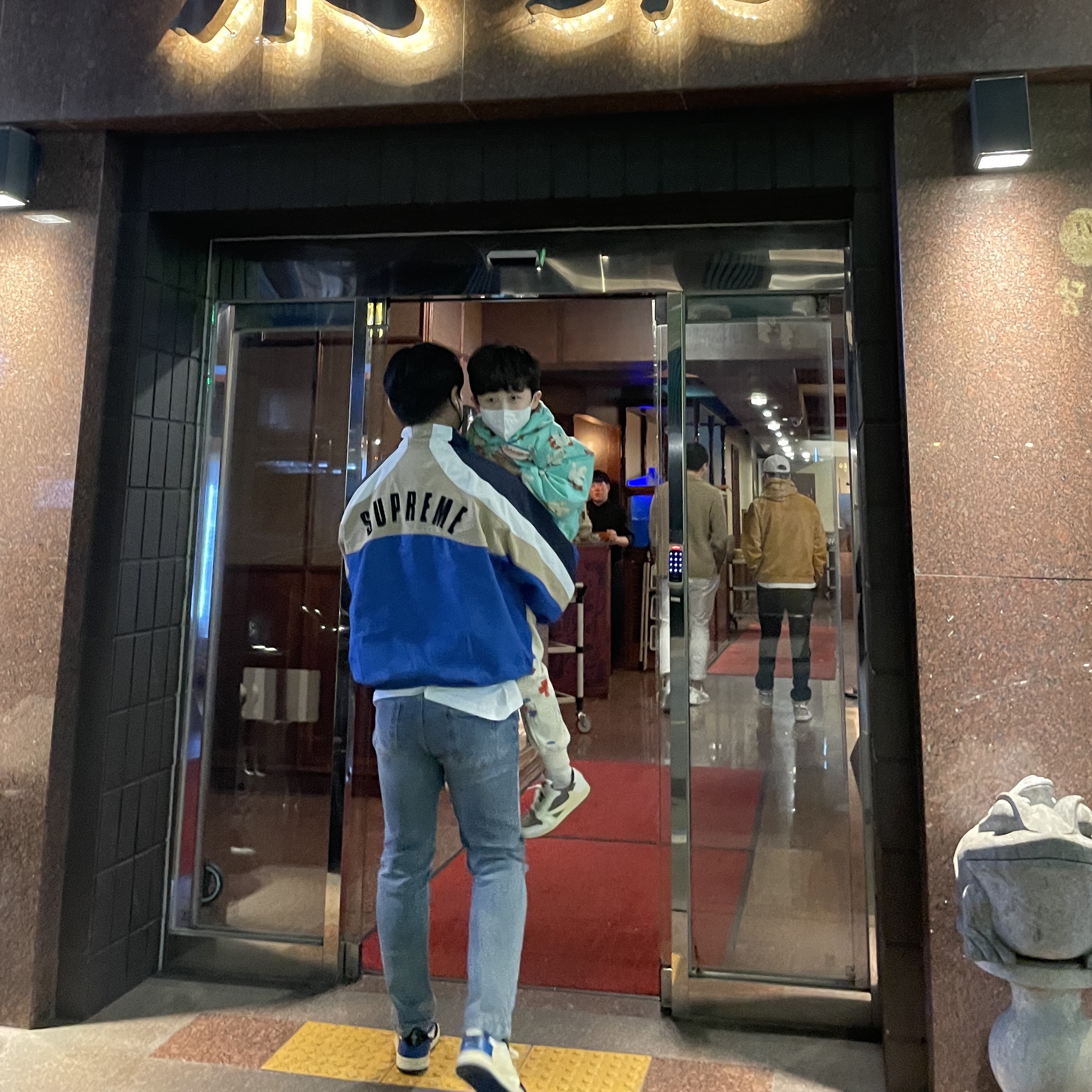 Supreme x Umbro Track Jacket Blue - 23SS, Jordan 1 x Travis Scott x Fragment Retro Low OG SP Military Blue 착용 스타일