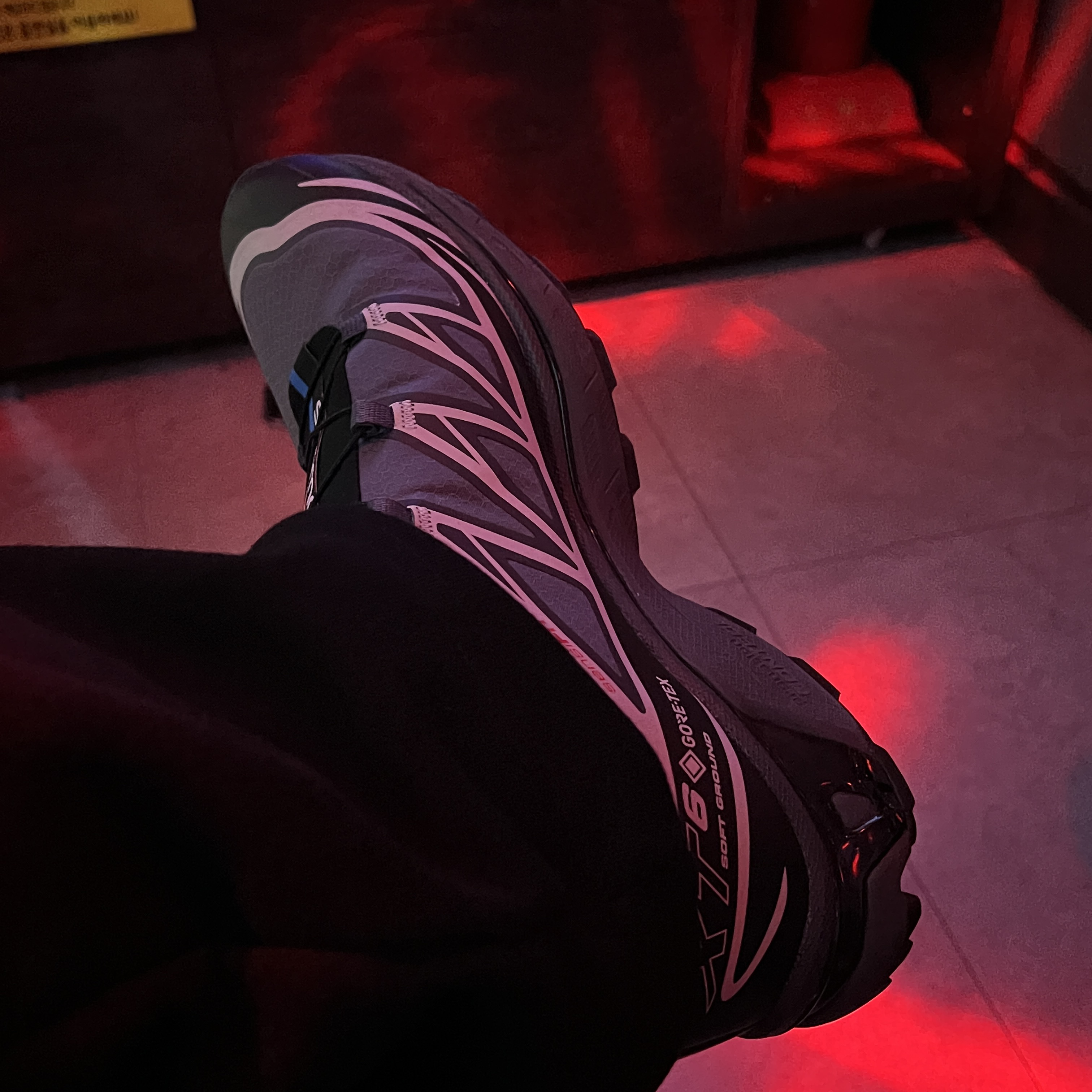 Salomon XT-6 Gore-Tex Black Ebony 착용 스타일