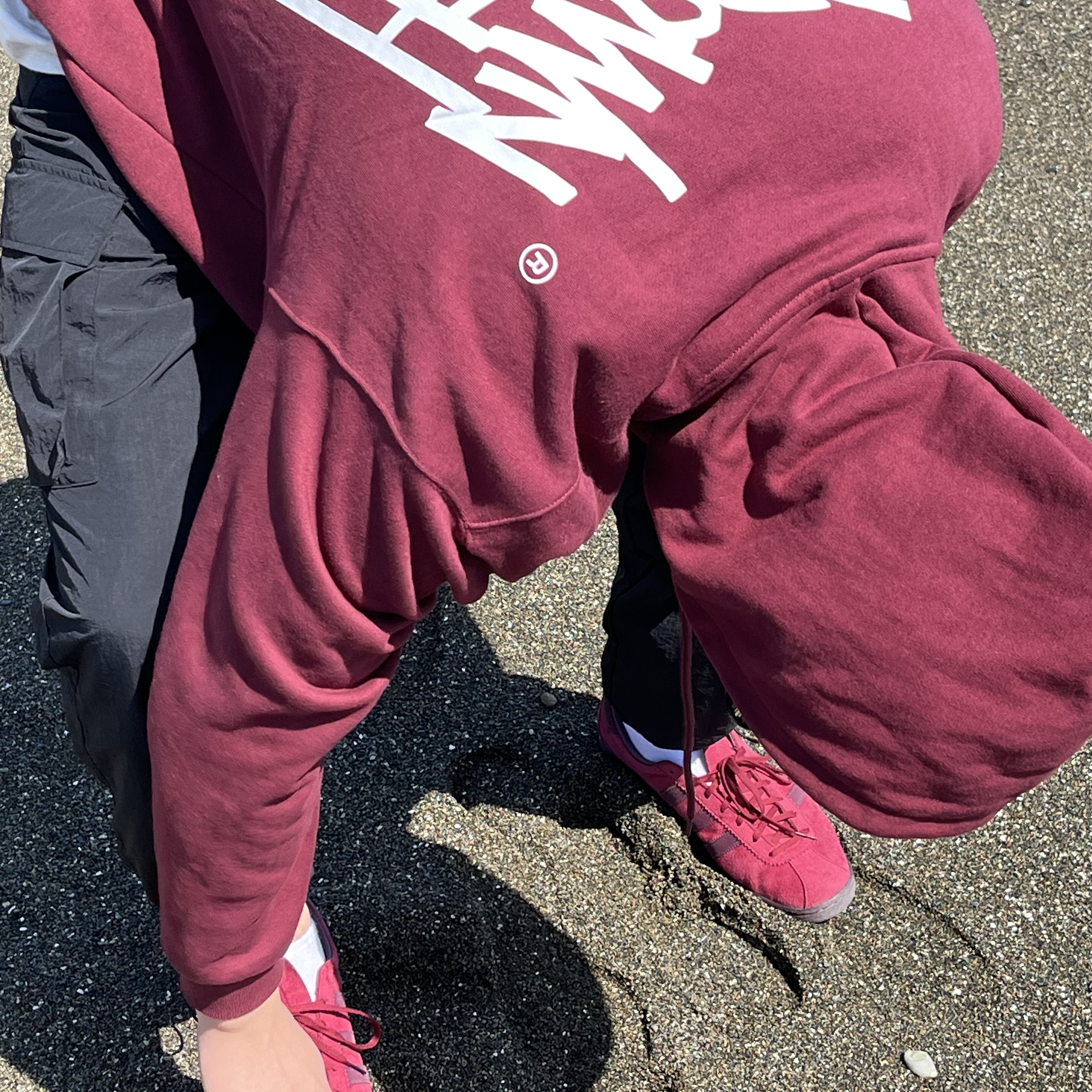 Adidas Tobacco Gruen Collegiate Burgundy 착용 스타일 - 5