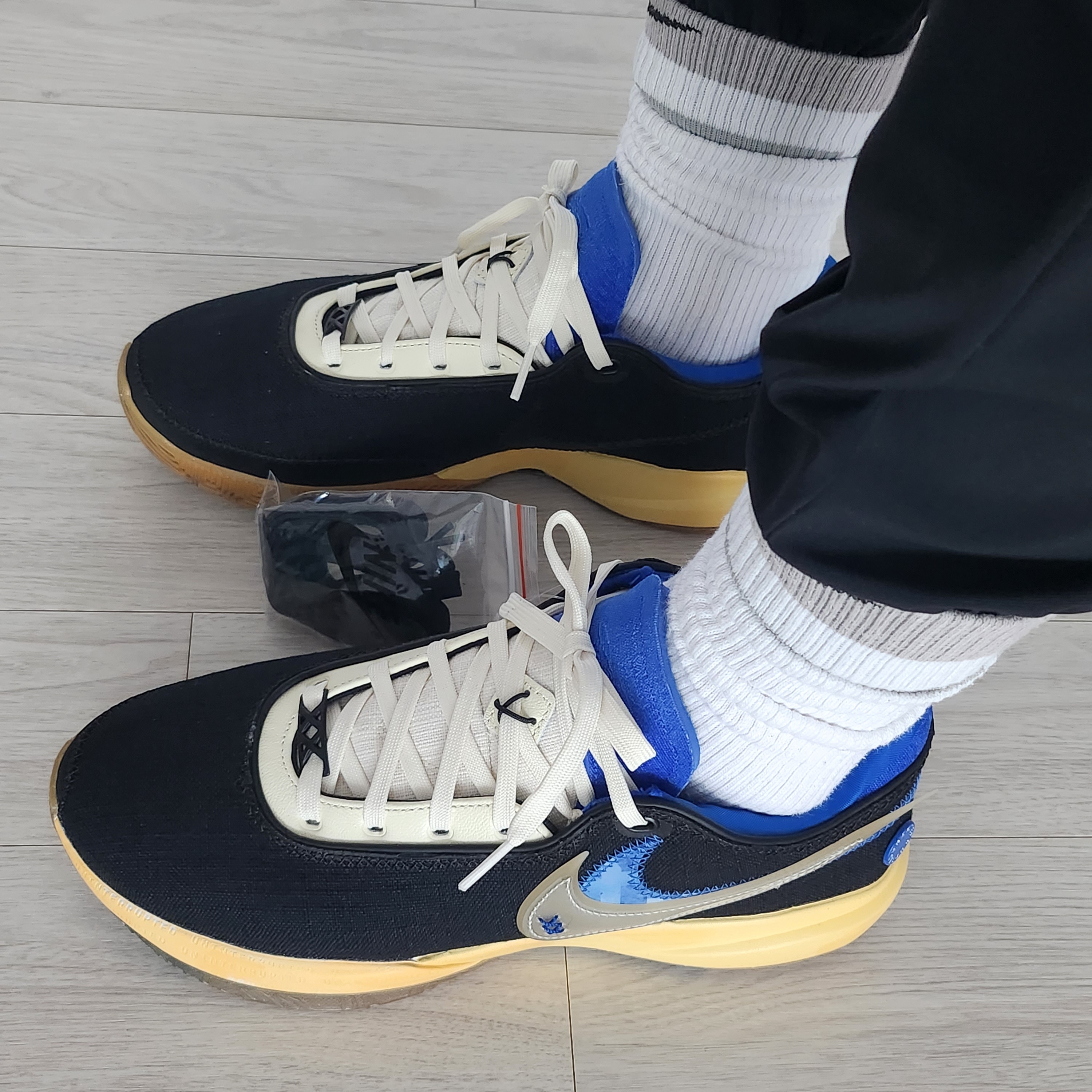 Nike x Uninterrupted LeBron XX EP Black Hyper Royal 착용 스타일 - 1