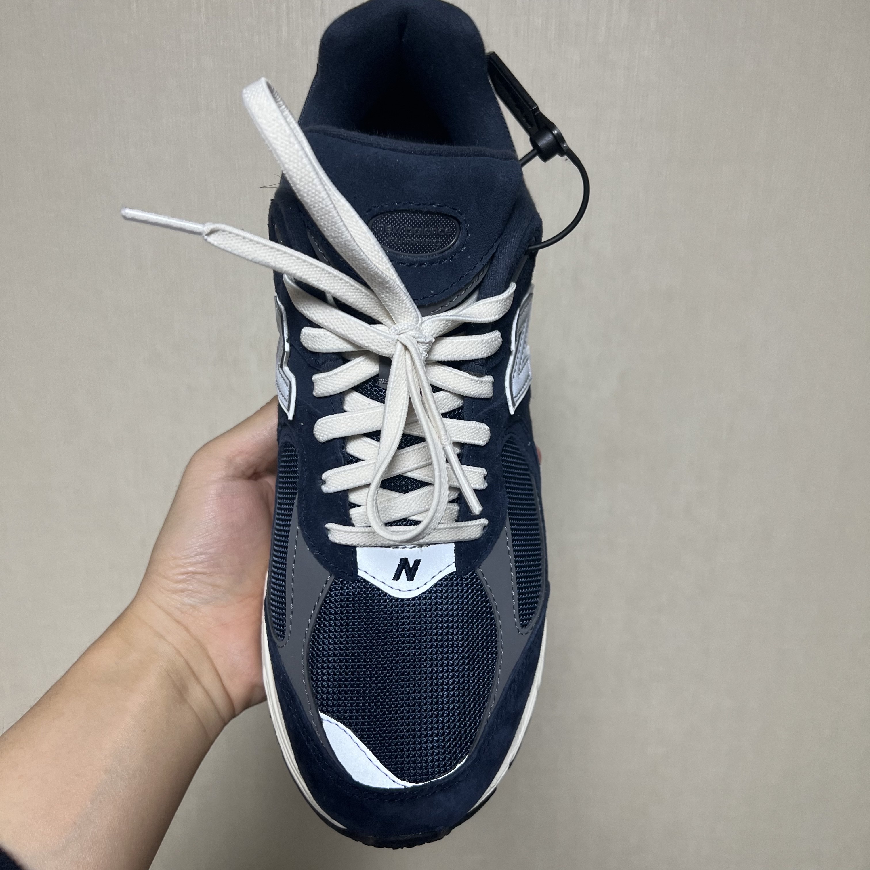 New Balance 2002R Eclipse Castlerock 착용 스타일 - 5