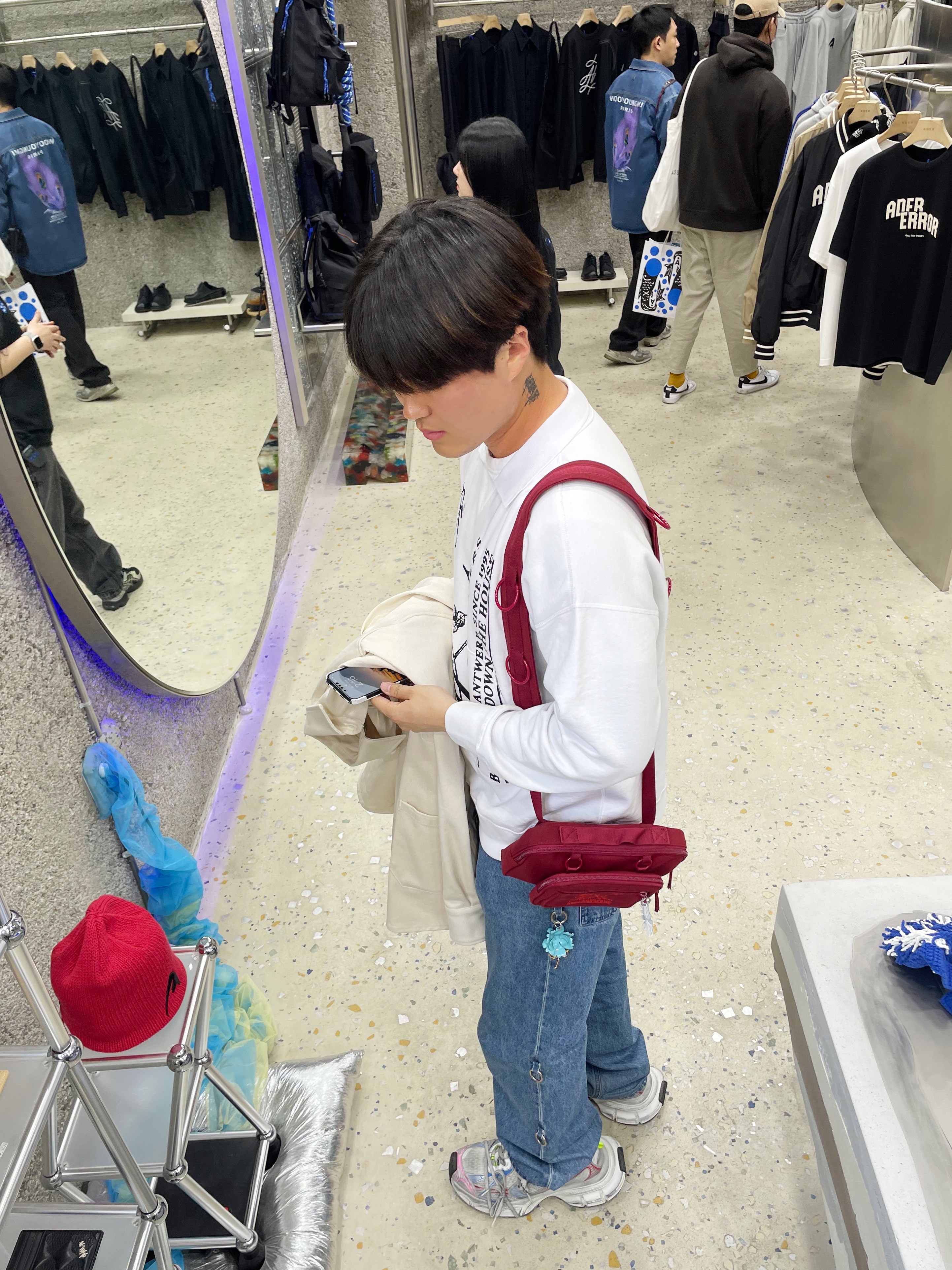 Balenciaga 3XL Sneakers White Red Blue 착용 스타일