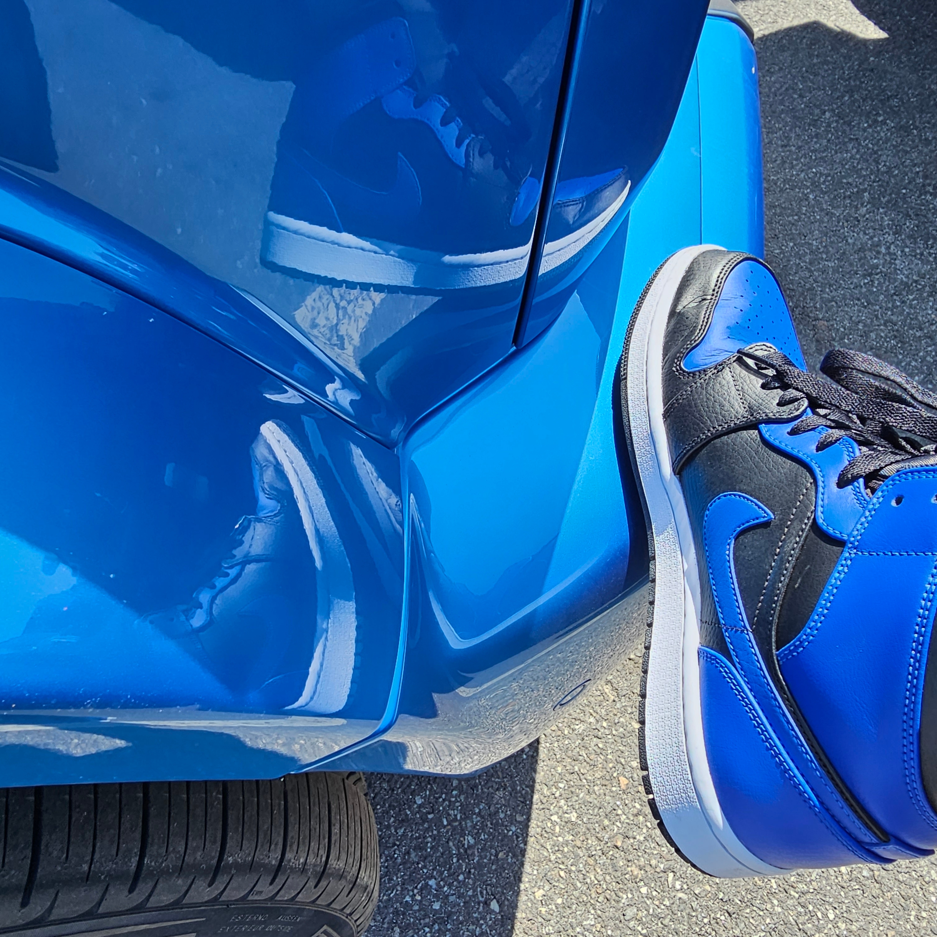 Jordan 1 Mid Black Hyper Royal 착용 스타일