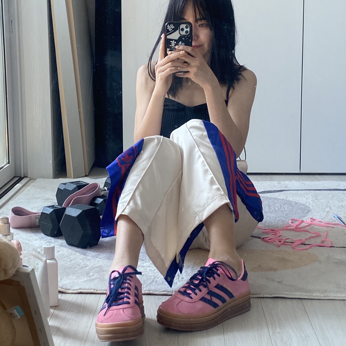 (W) Adidas Gazelle Bold Pink Glow Victory Blue 착용 스타일 - 1