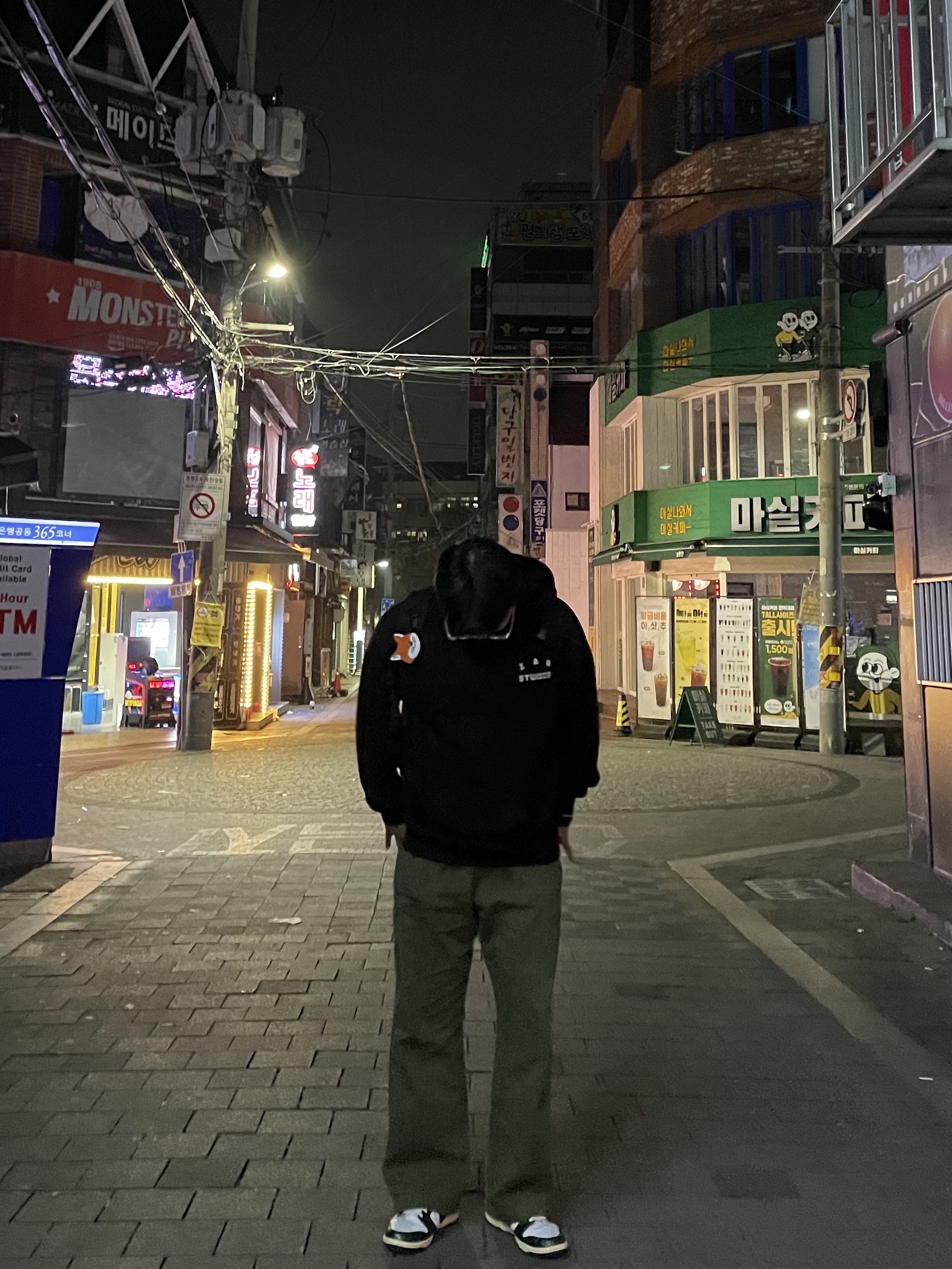 (W) Nike Dunk Low Vintage Green, Maison Kitsune x Line Friends Kitsune AirPods Case 착용 스타일
