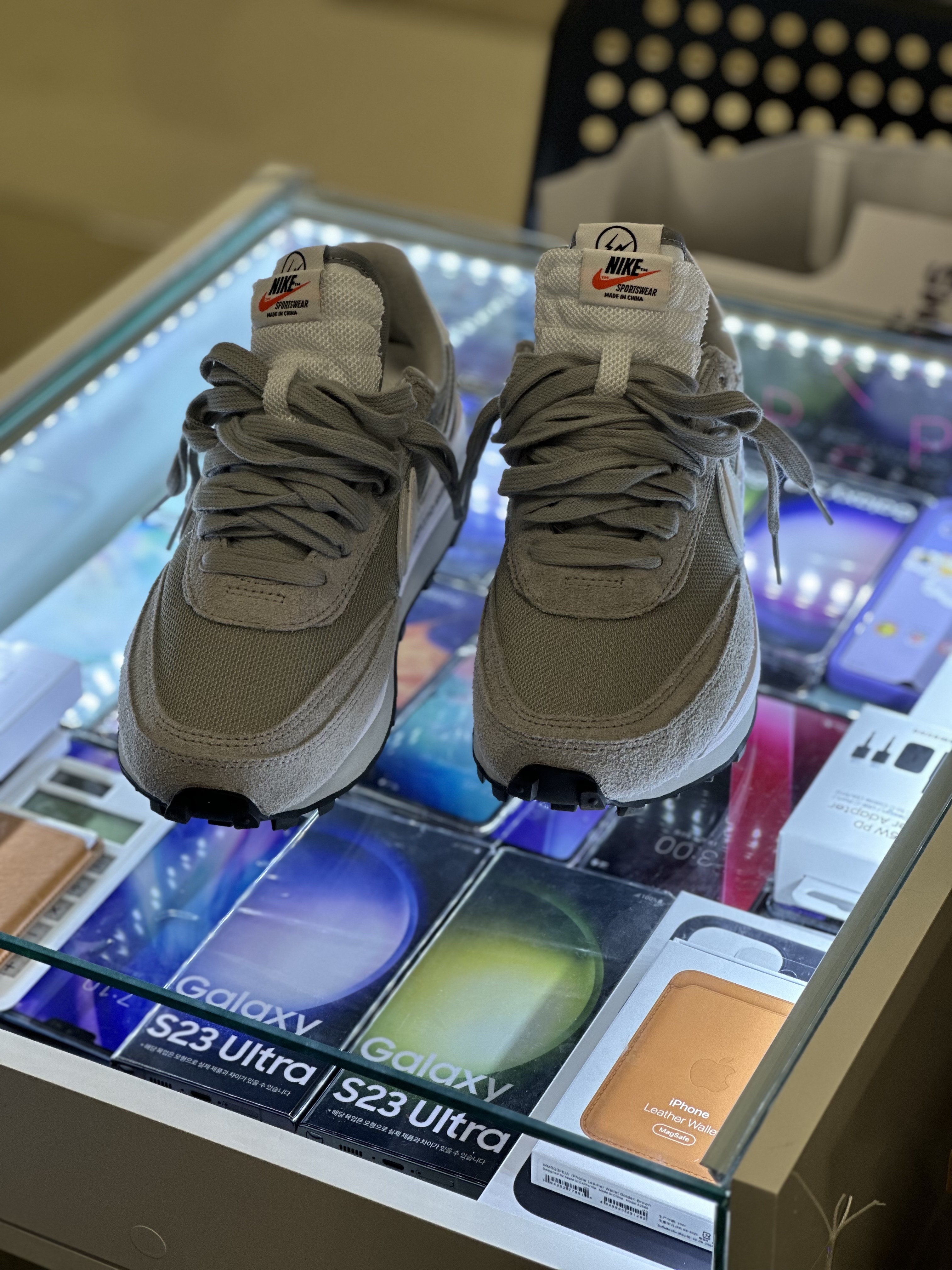 Nike x Sacai x Fragment LDWaffle Light Smoke Grey 착용 스타일 - 2