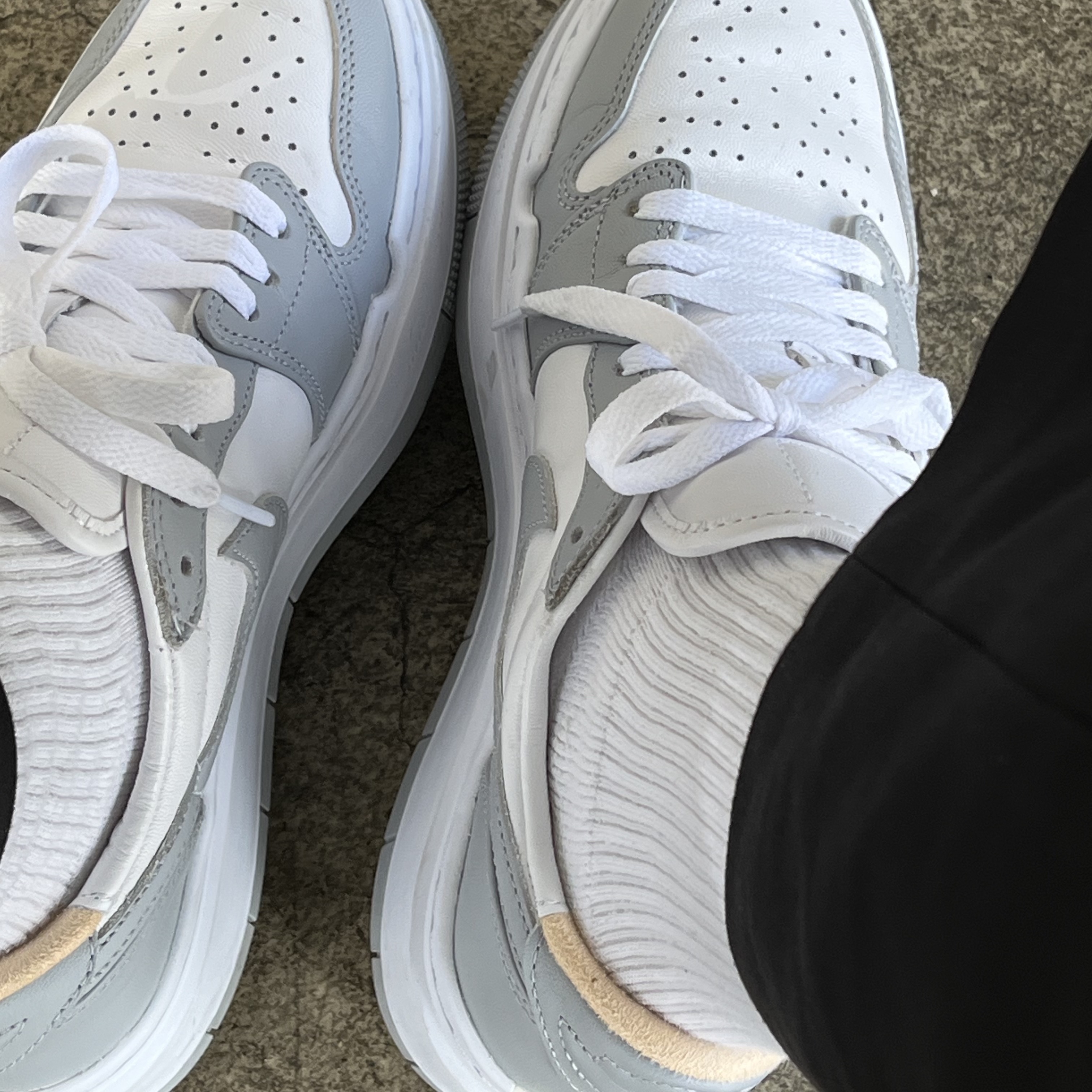 (W) Jordan 1 Elevate Low White and Wolf Grey 착용 스타일