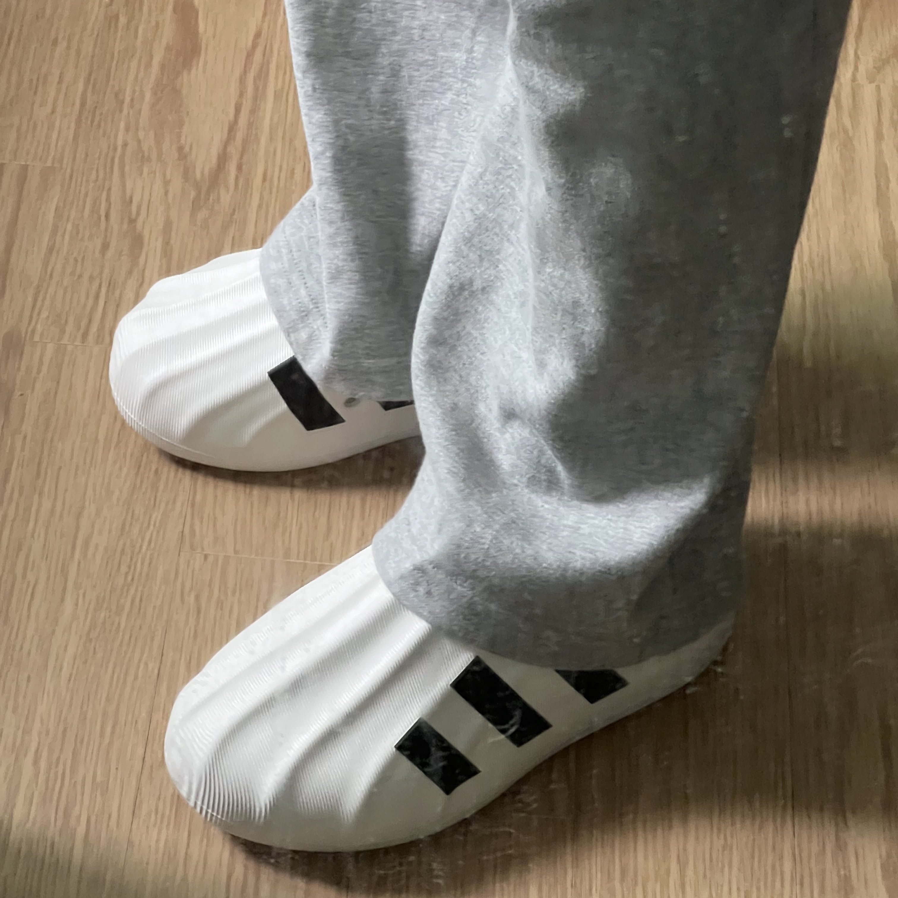 Adidas Adifom Superstar Core White 착용 스타일 - 2