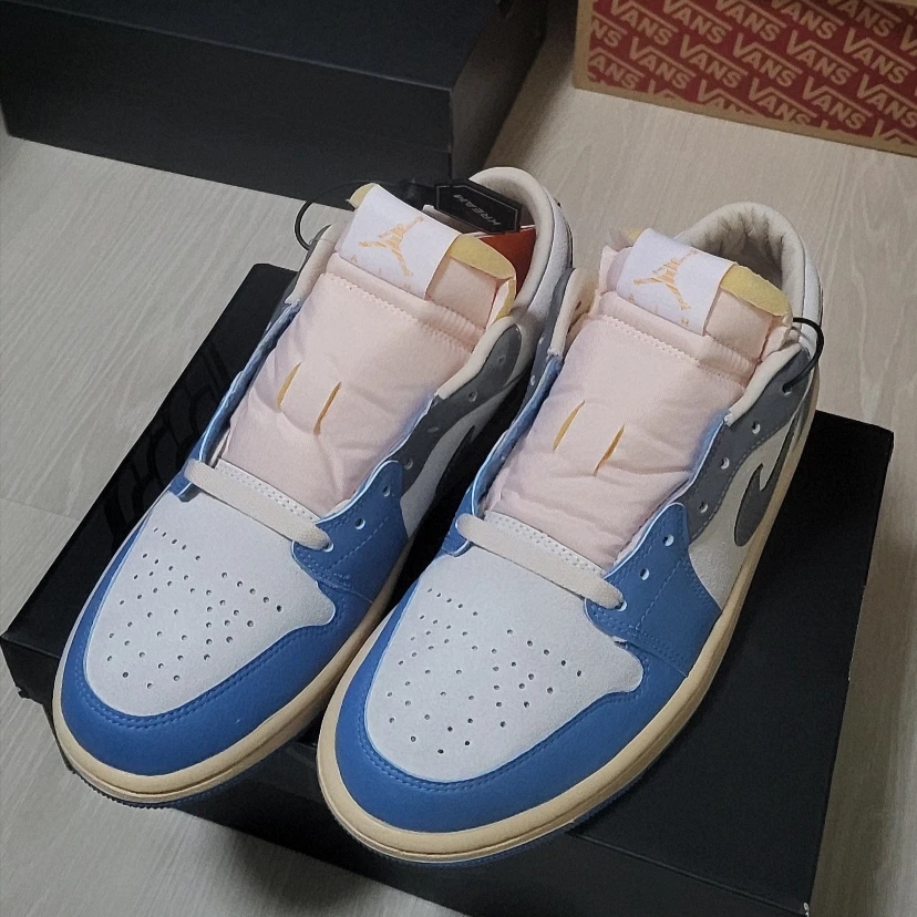 Jordan 1 Low SE Tokyo 96 착용 스타일