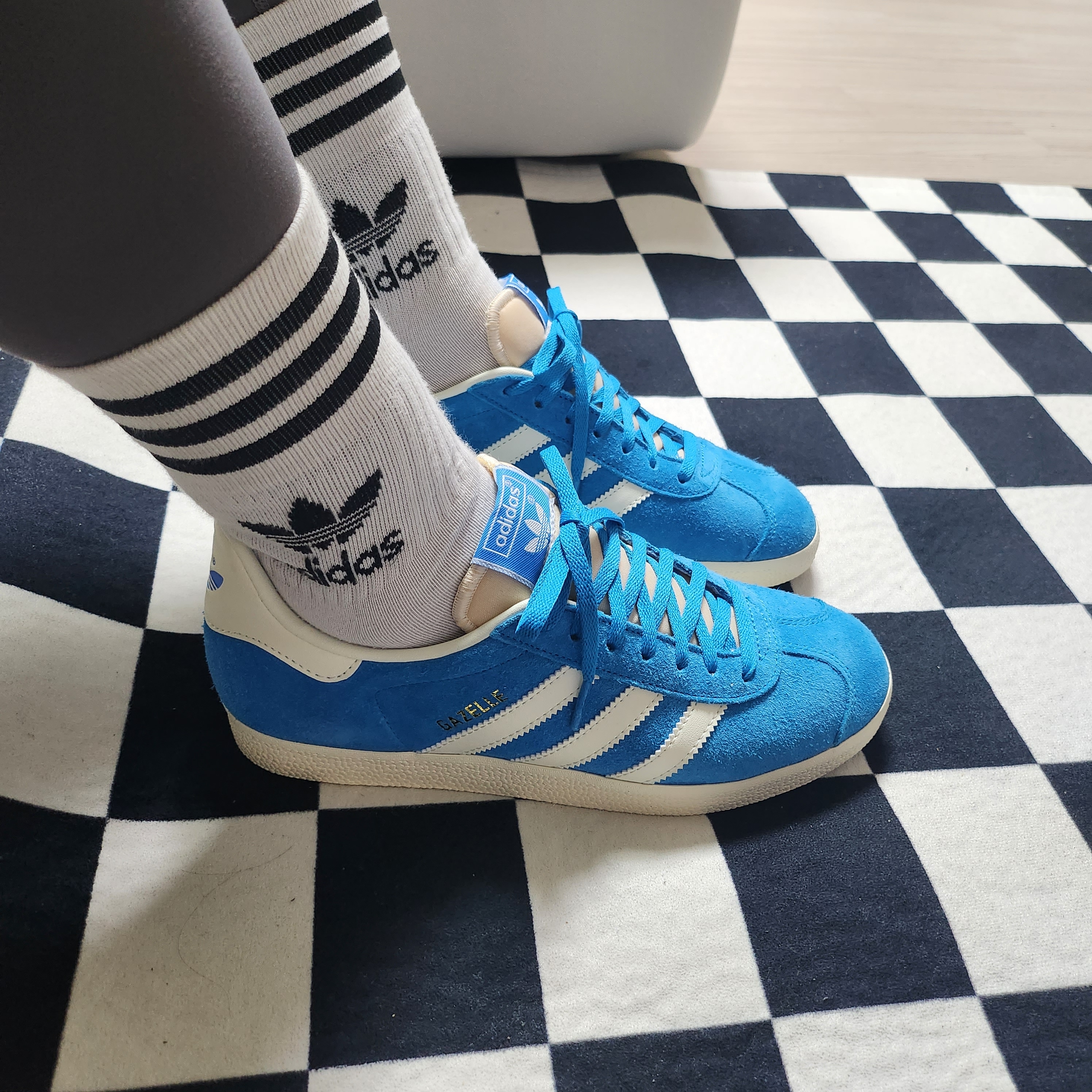 Adidas Gazelle Bold Aqua Off White 착용 스타일 - 2