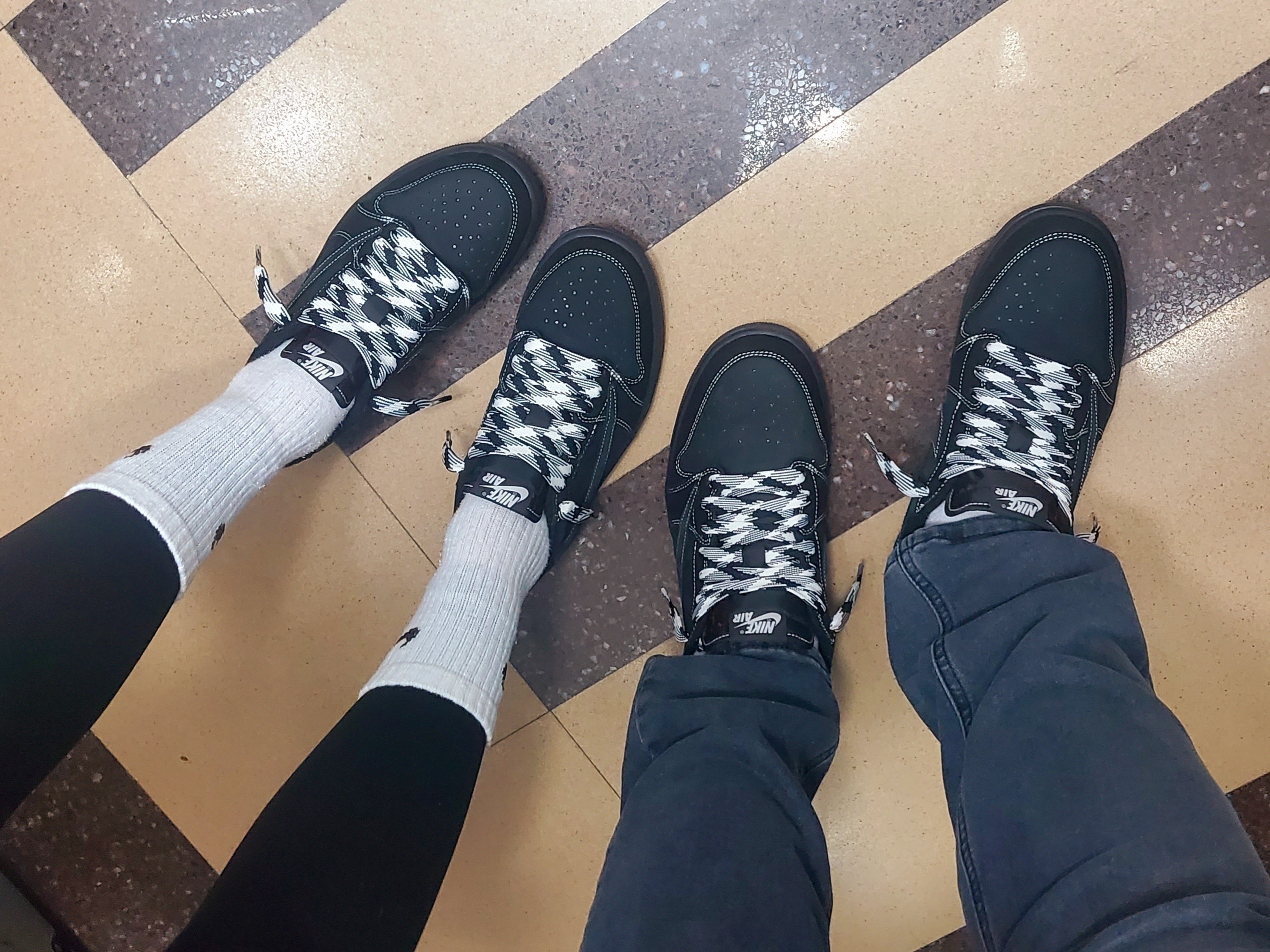 Jordan 1 x Travis Scott Retro Low OG SP Black Phantom 착용 스타일 - 1