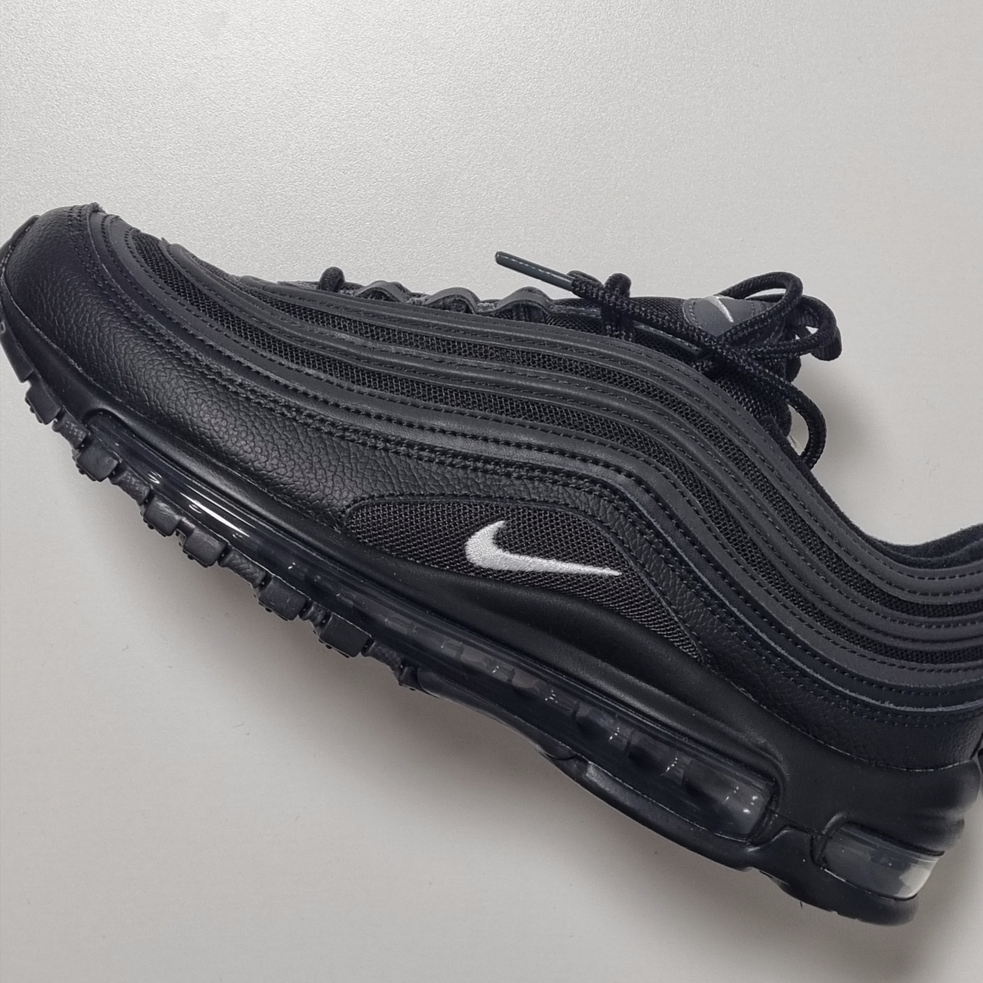 Nike Air Max 97 Black White Anthracite 착용 스타일