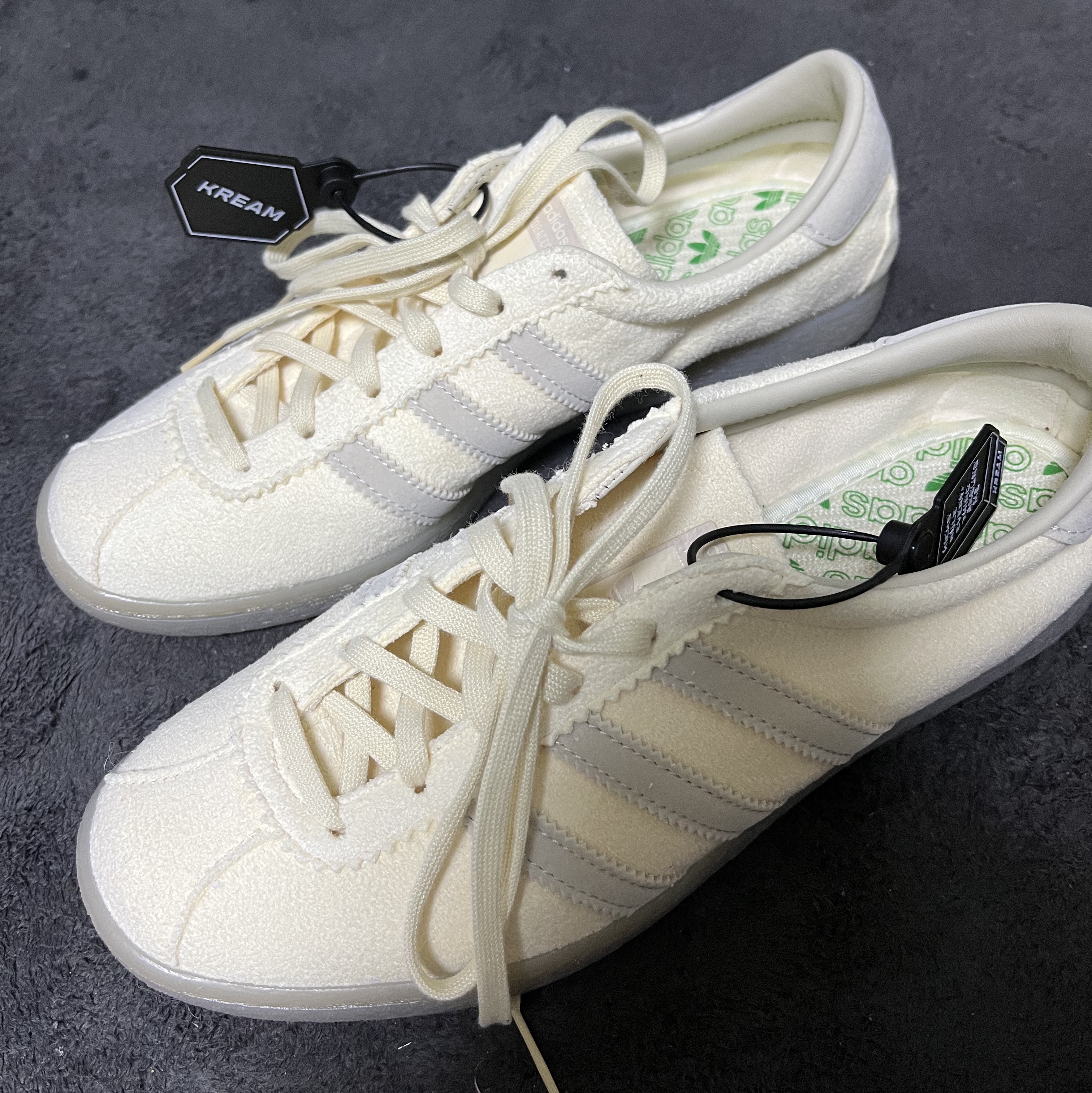 Adidas Tobacco Gruen Cream White Bliss 착용 스타일 - 1