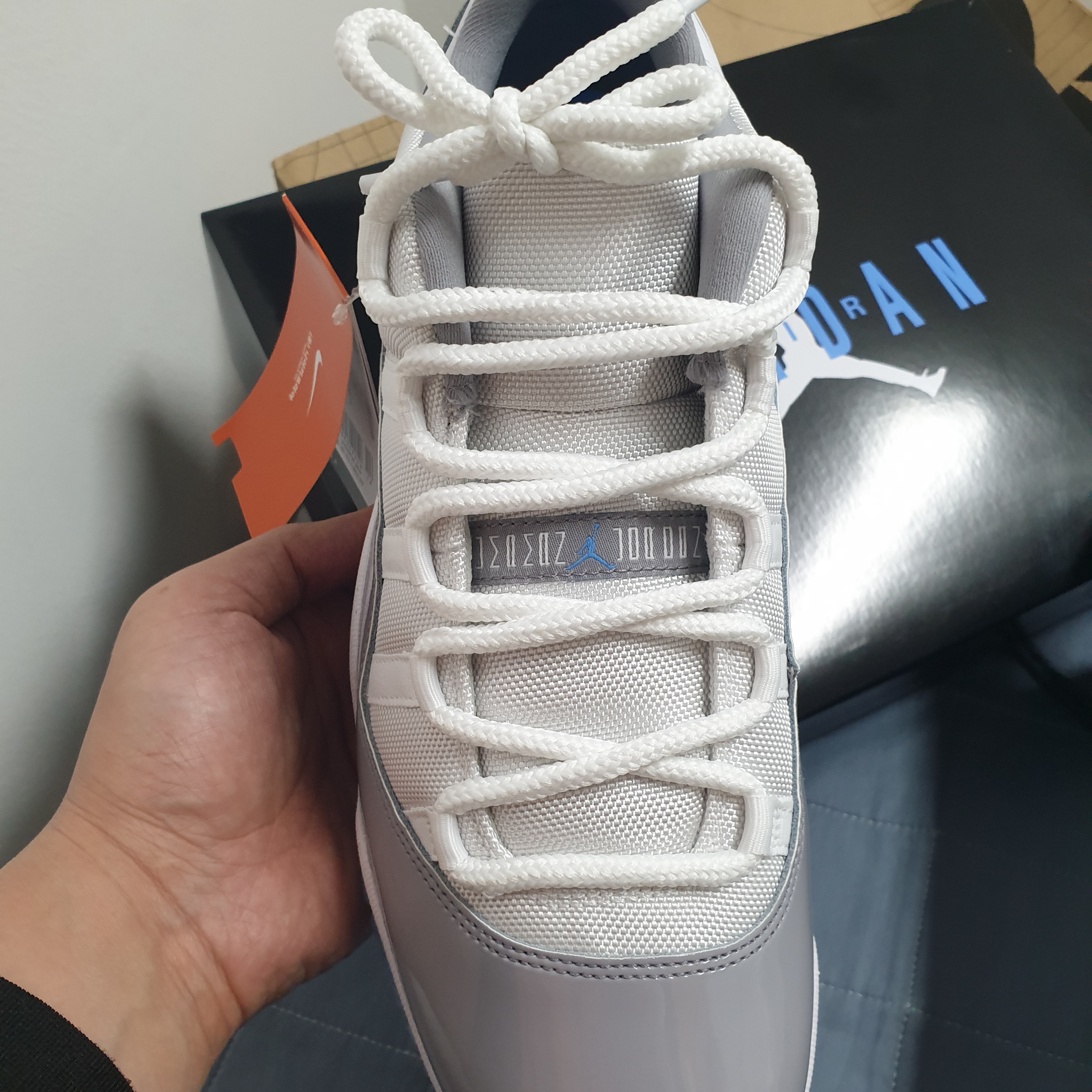 Jordan 11 Retro Low Cement Grey 착용 스타일 - 1