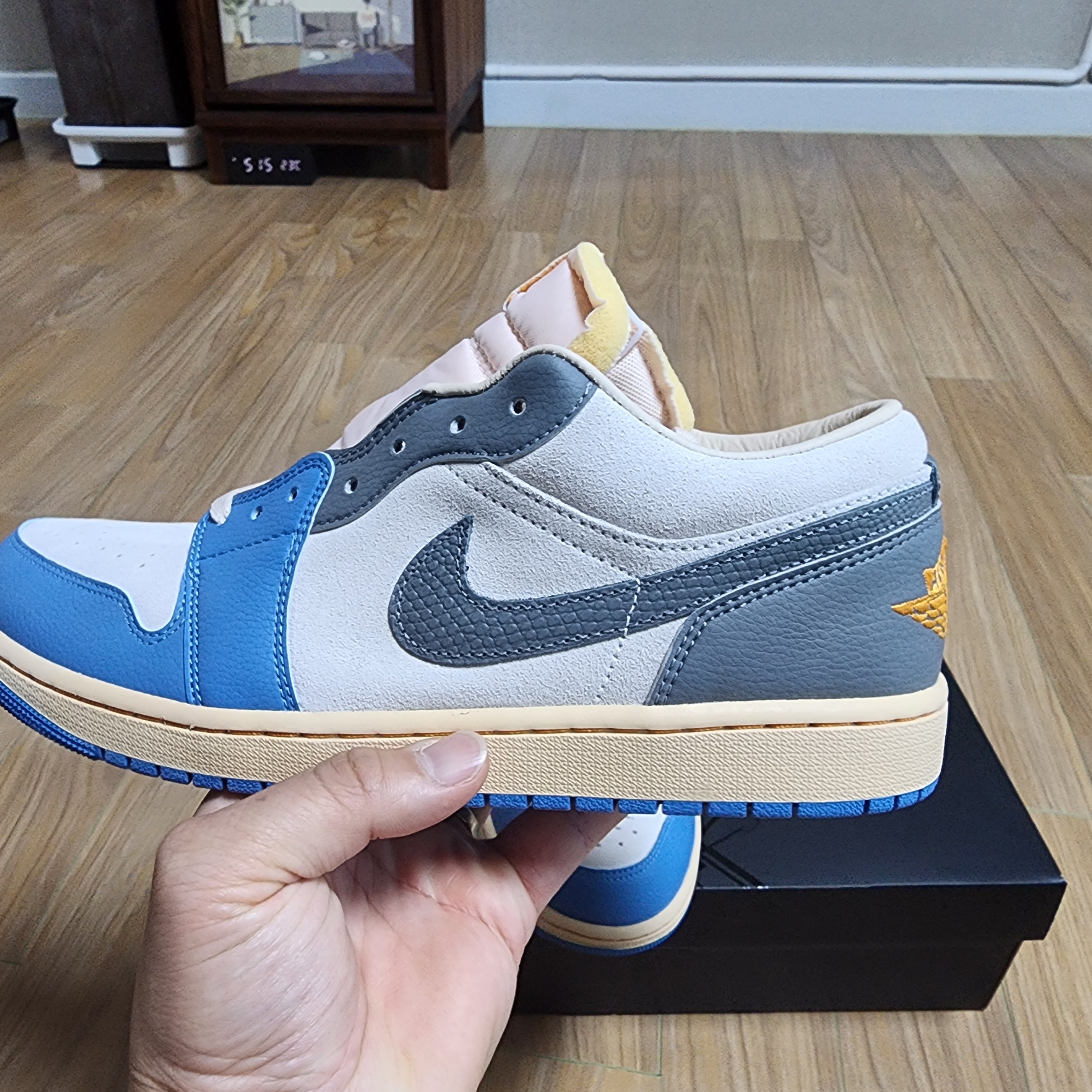 Jordan 1 Low SE Tokyo 96 착용 스타일 - 2
