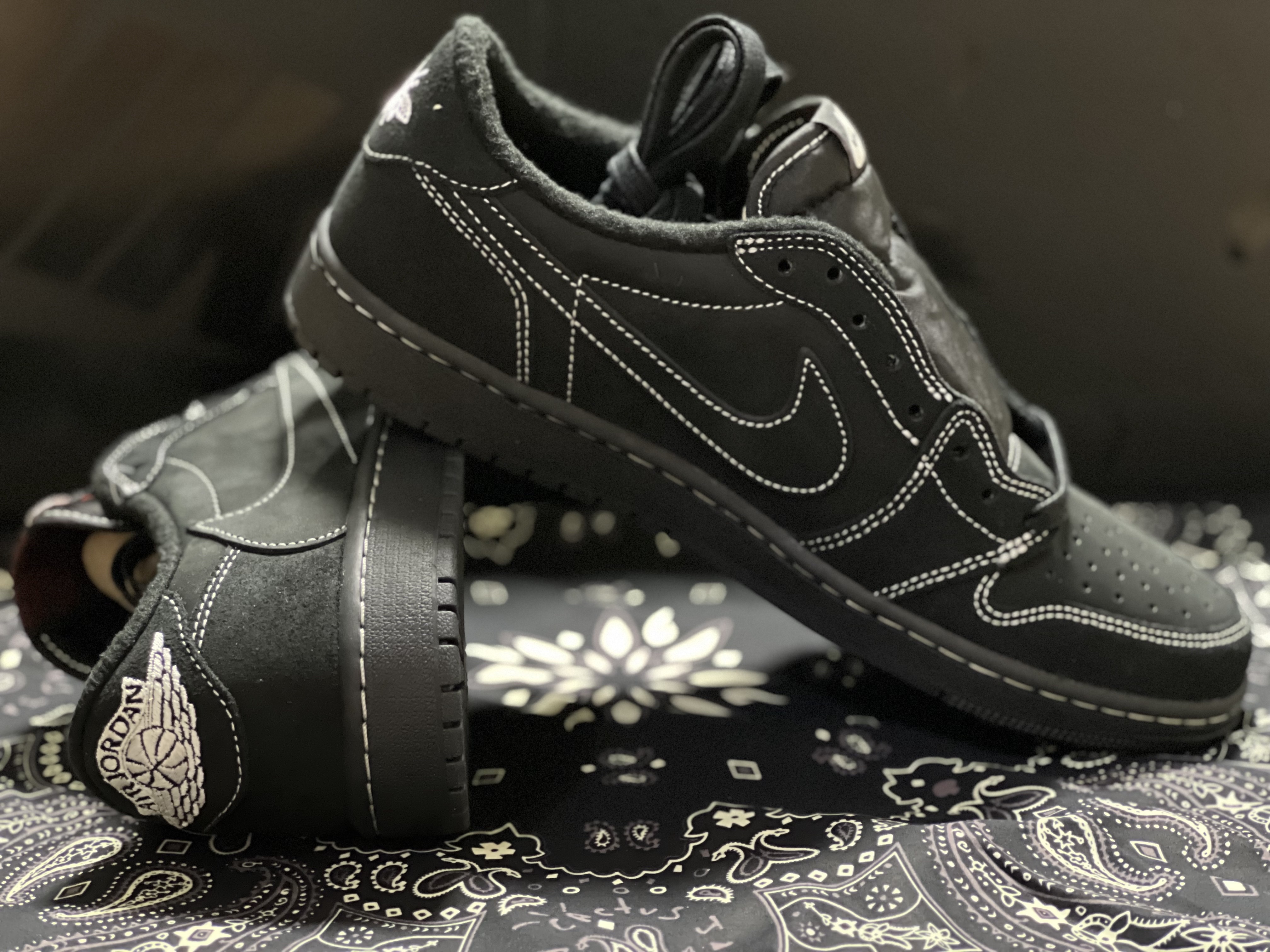 Jordan 1 x Travis Scott Retro Low OG SP Black Phantom 착용 스타일 - 1
