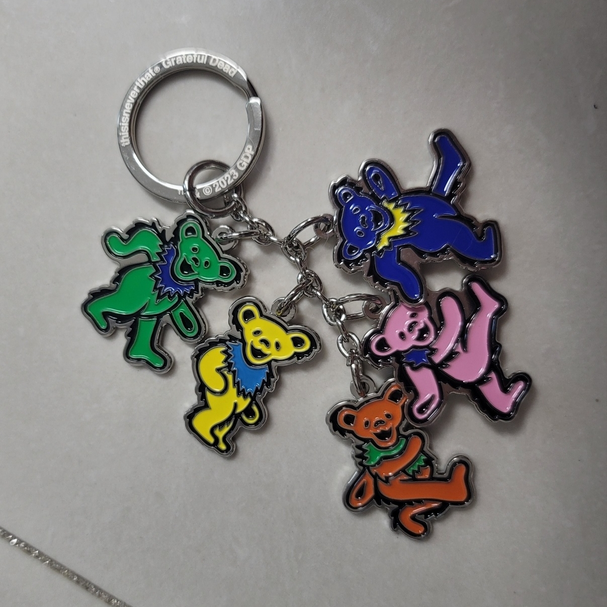Thisisneverthat x Grateful Dead Dancing Bears Keychain Silver 착용 스타일 - 2
