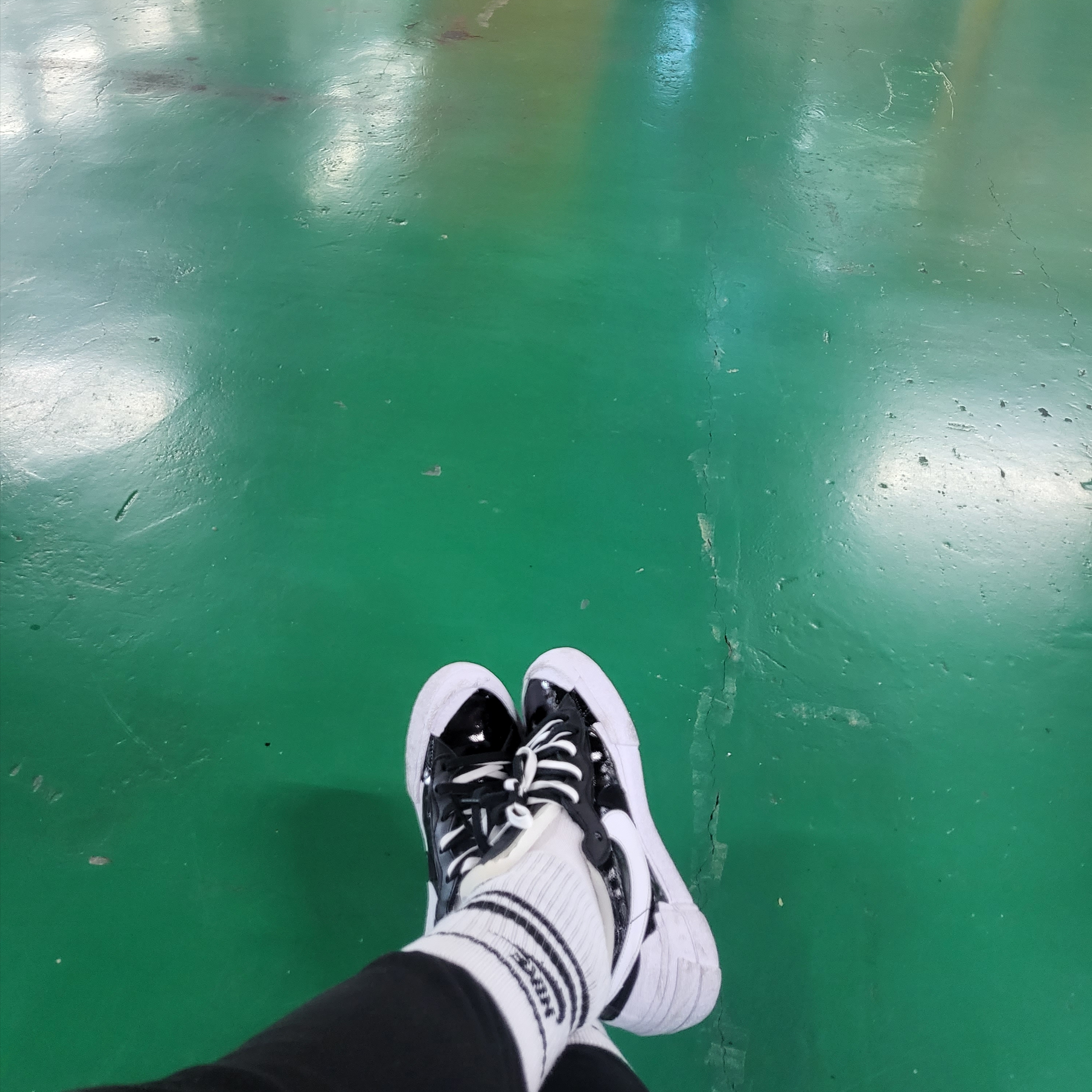 Nike x Sacai Blazer Low Black Patent Leather 착용 스타일