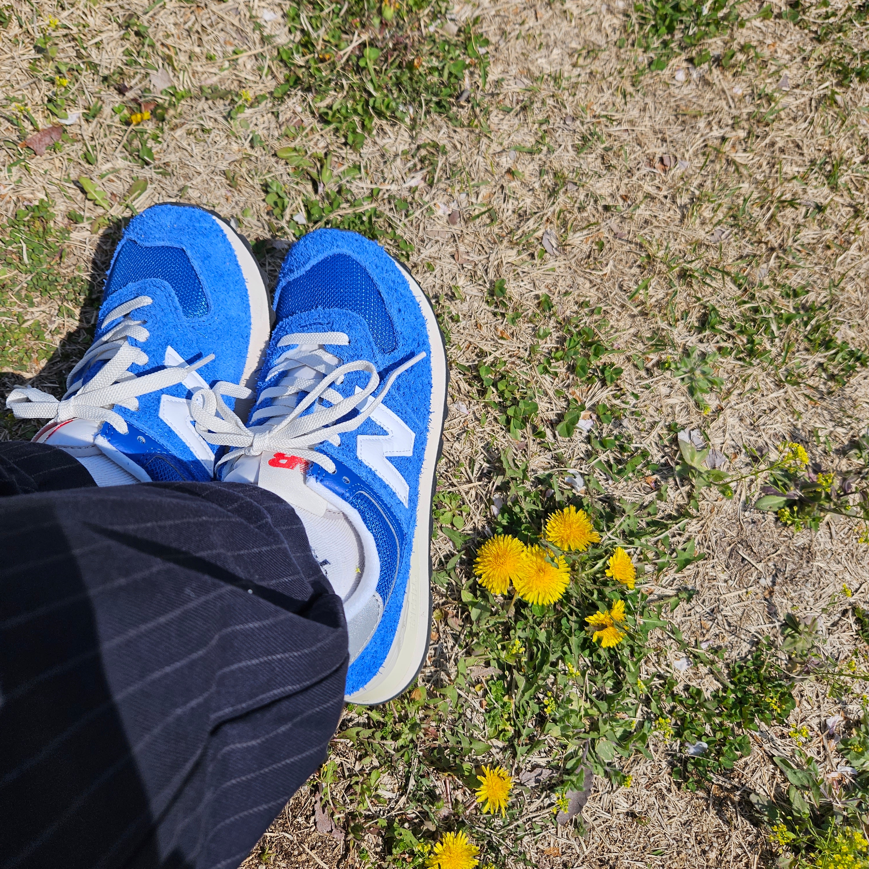New Balance 574 Heritage Blue White 착용 스타일