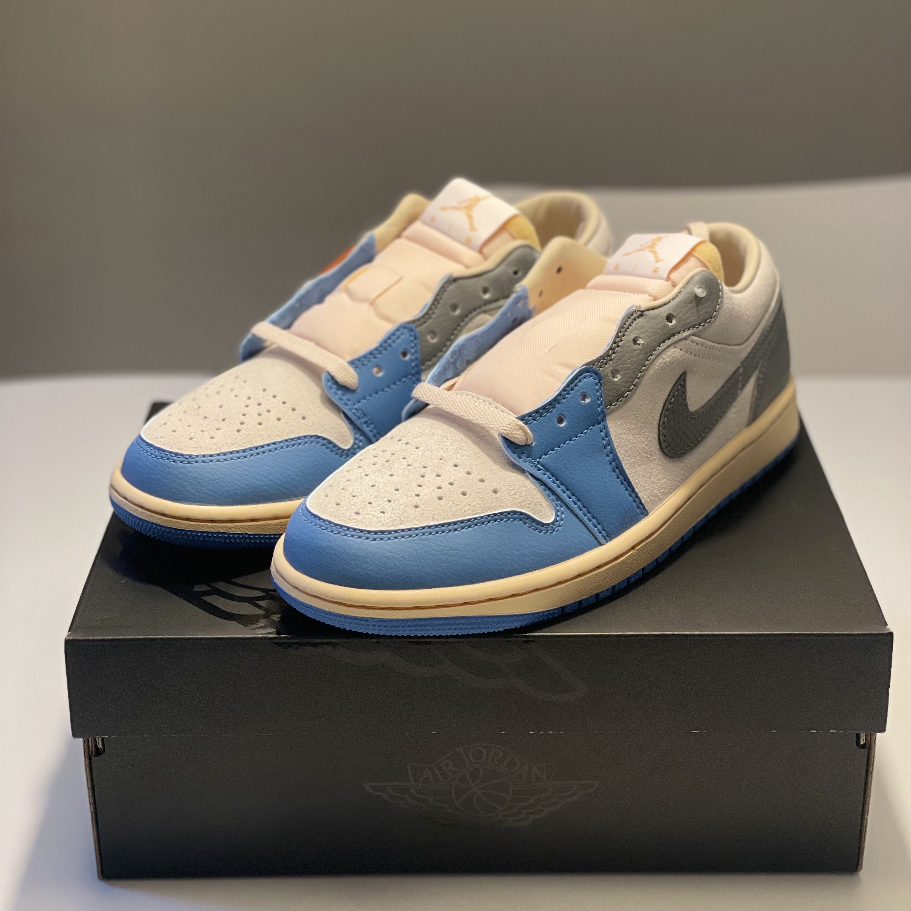 Jordan 1 Low SE Tokyo 96 착용 스타일 - 2