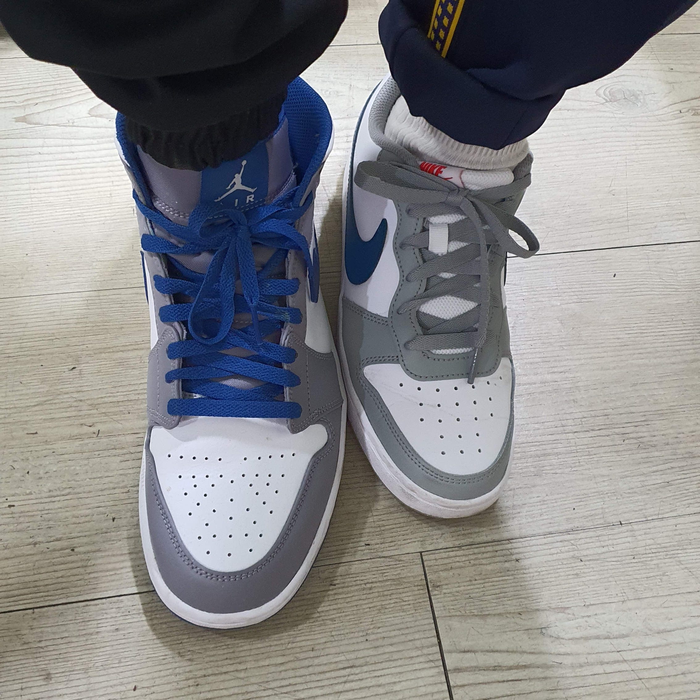 Jordan 1 Mid Cement Grey True Blue 착용 스타일 - 2