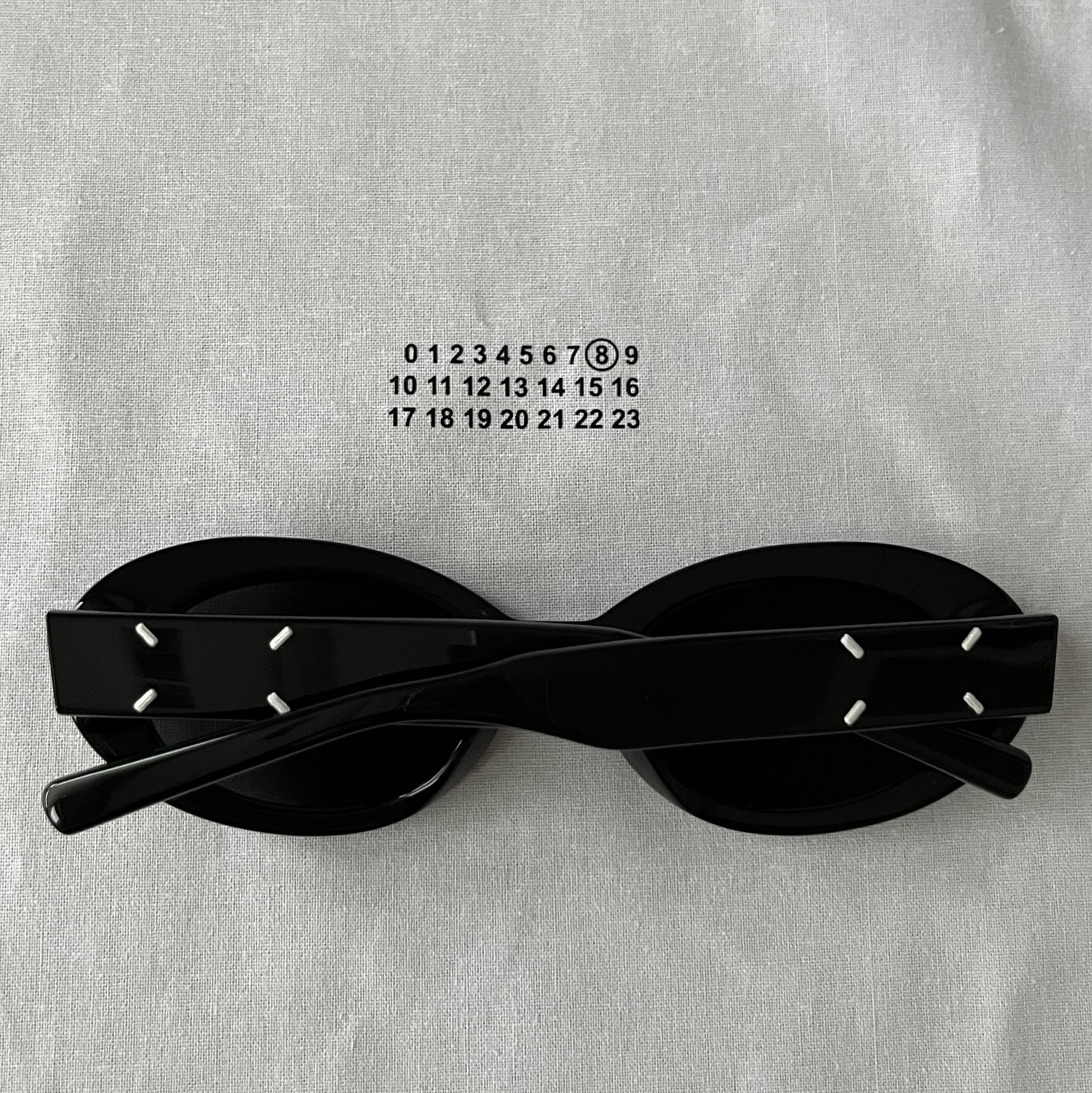 Gentle Monster x Maison Margiela MM005 Black Black 착용 스타일