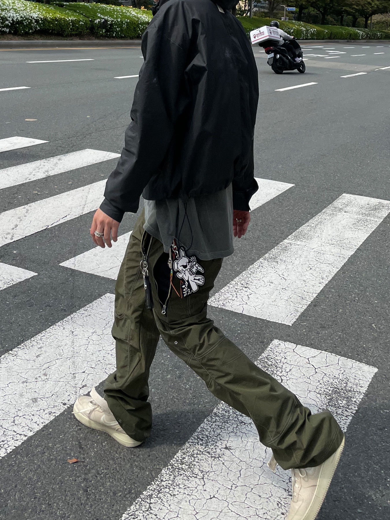 Nike x Stussy Air Force 1 '07 Mid SP Fossil 착용 스타일 - 3
