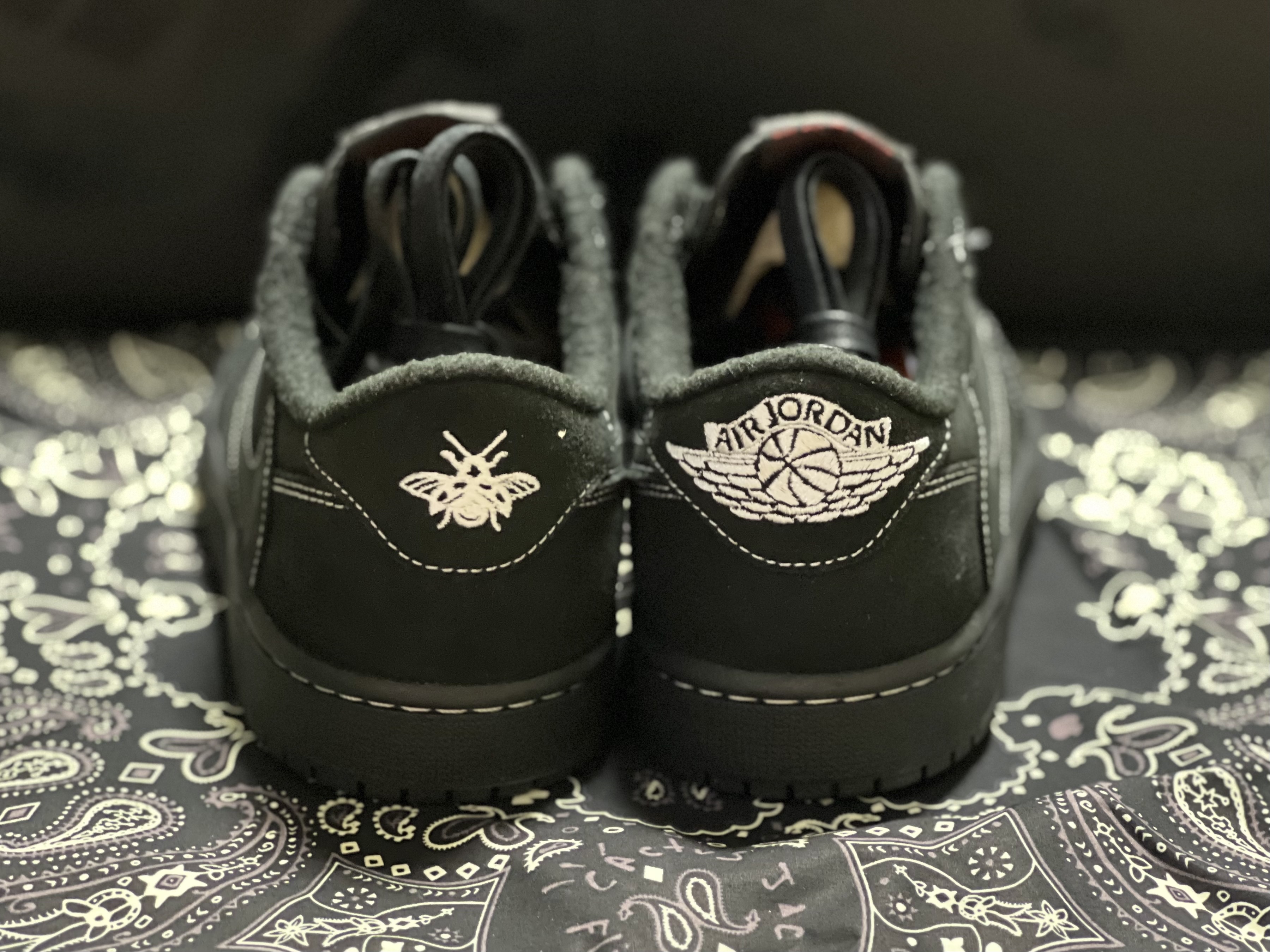Jordan 1 x Travis Scott Retro Low OG SP Black Phantom 착용 스타일 - 2