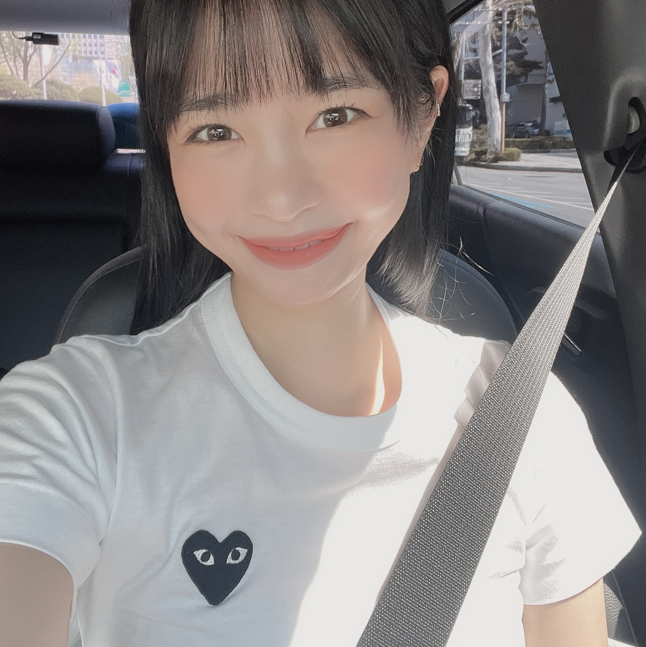 (W) Play Comme des Garcons Black Heart T-Shirt White 착용 스타일 - 1