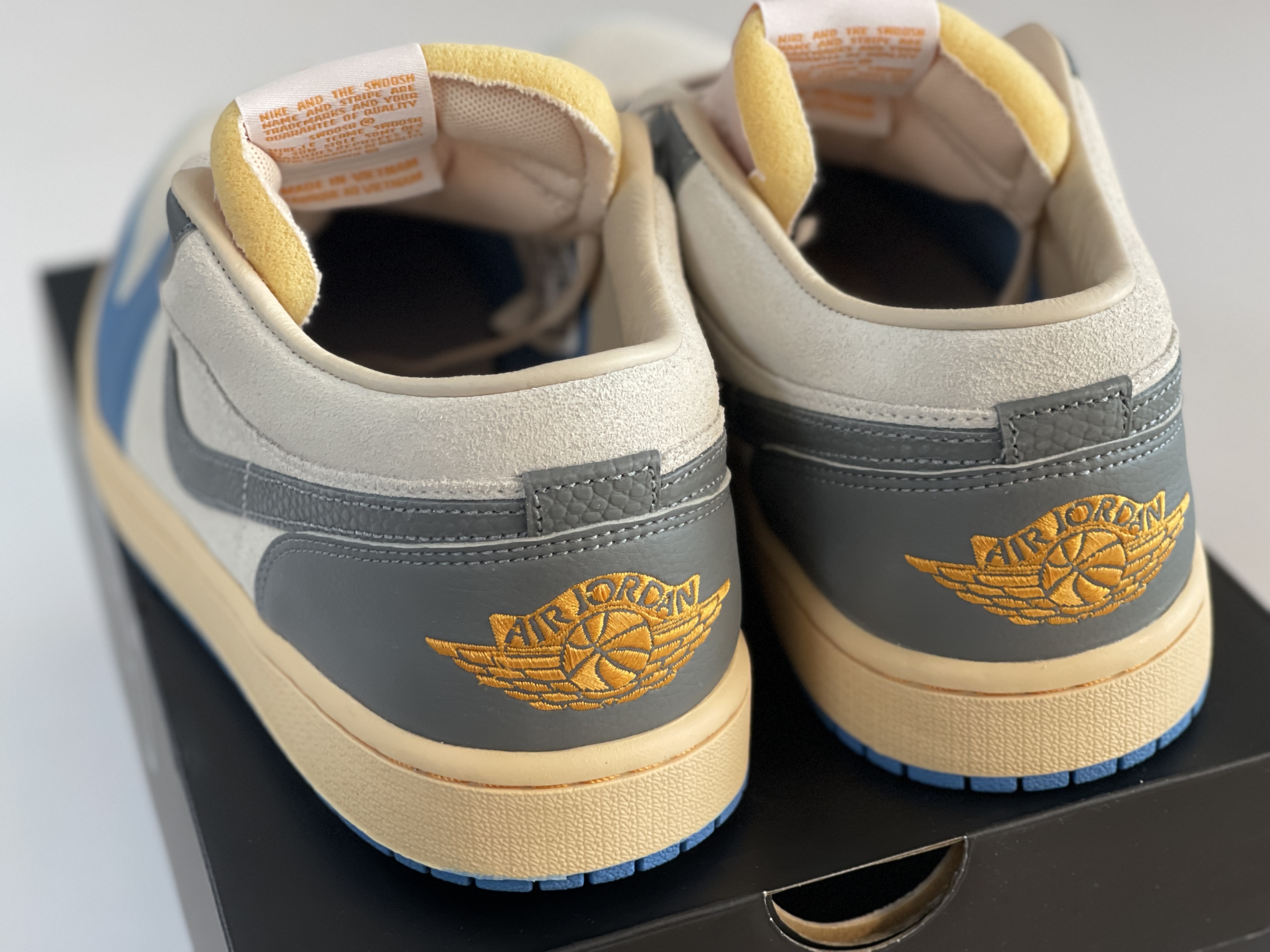Jordan 1 Low SE Tokyo 96 착용 스타일 - 4