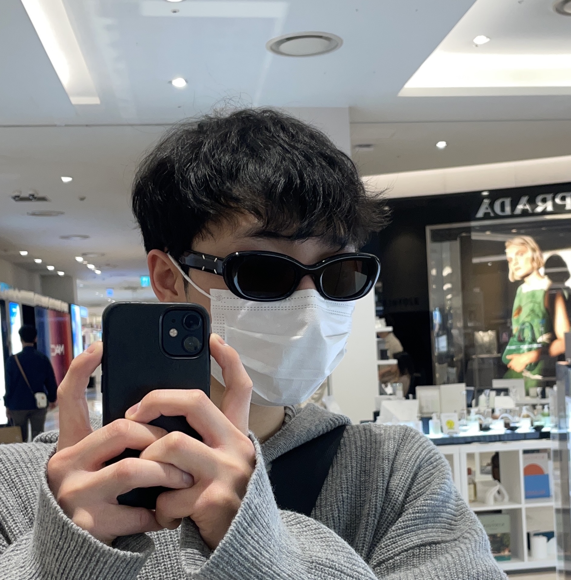 Gentle Monster x Maison Margiela MM004 Black Black 착용 스타일 - 2