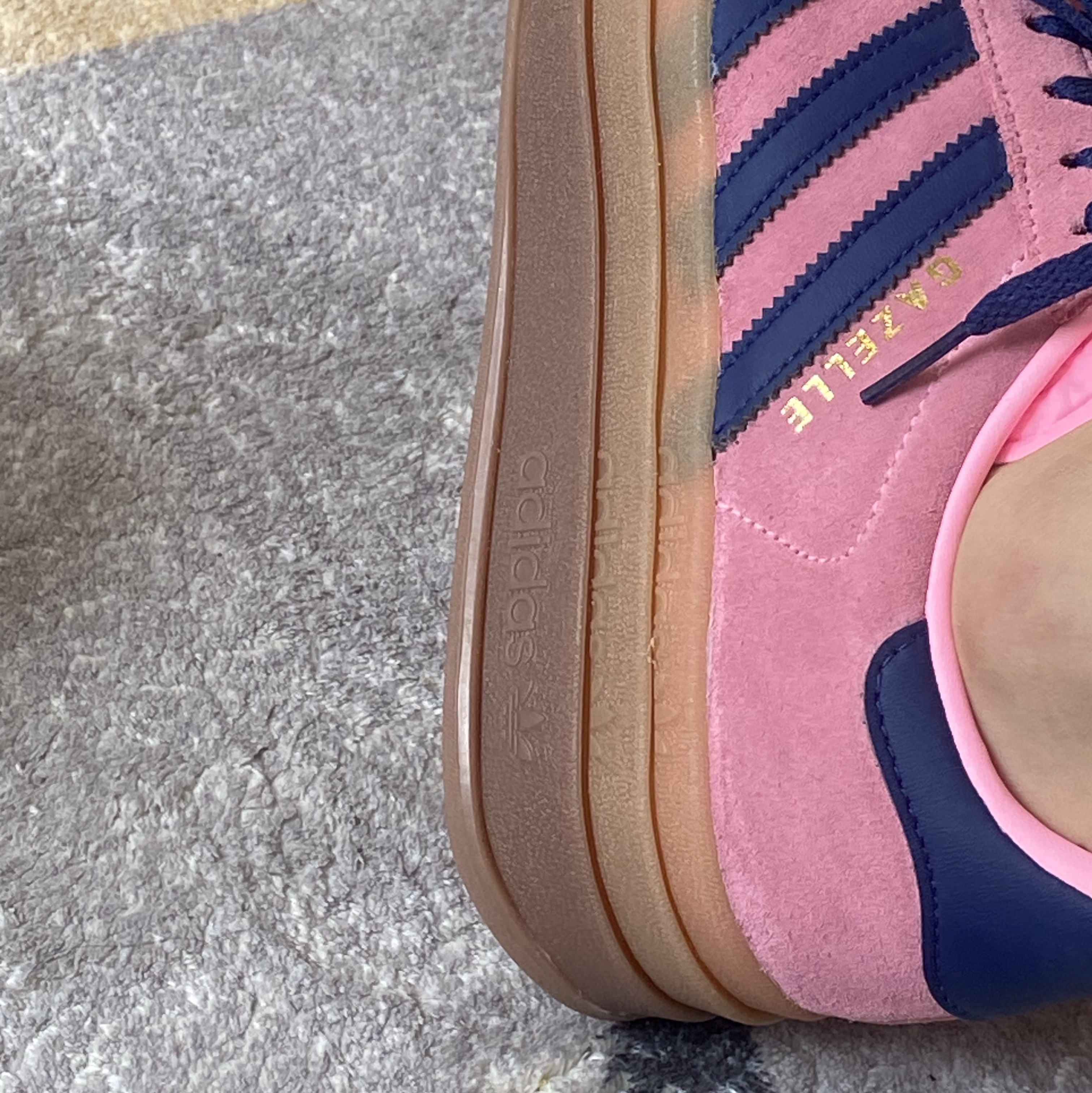 (W) Adidas Gazelle Bold Pink Glow Victory Blue 착용 스타일 - 3