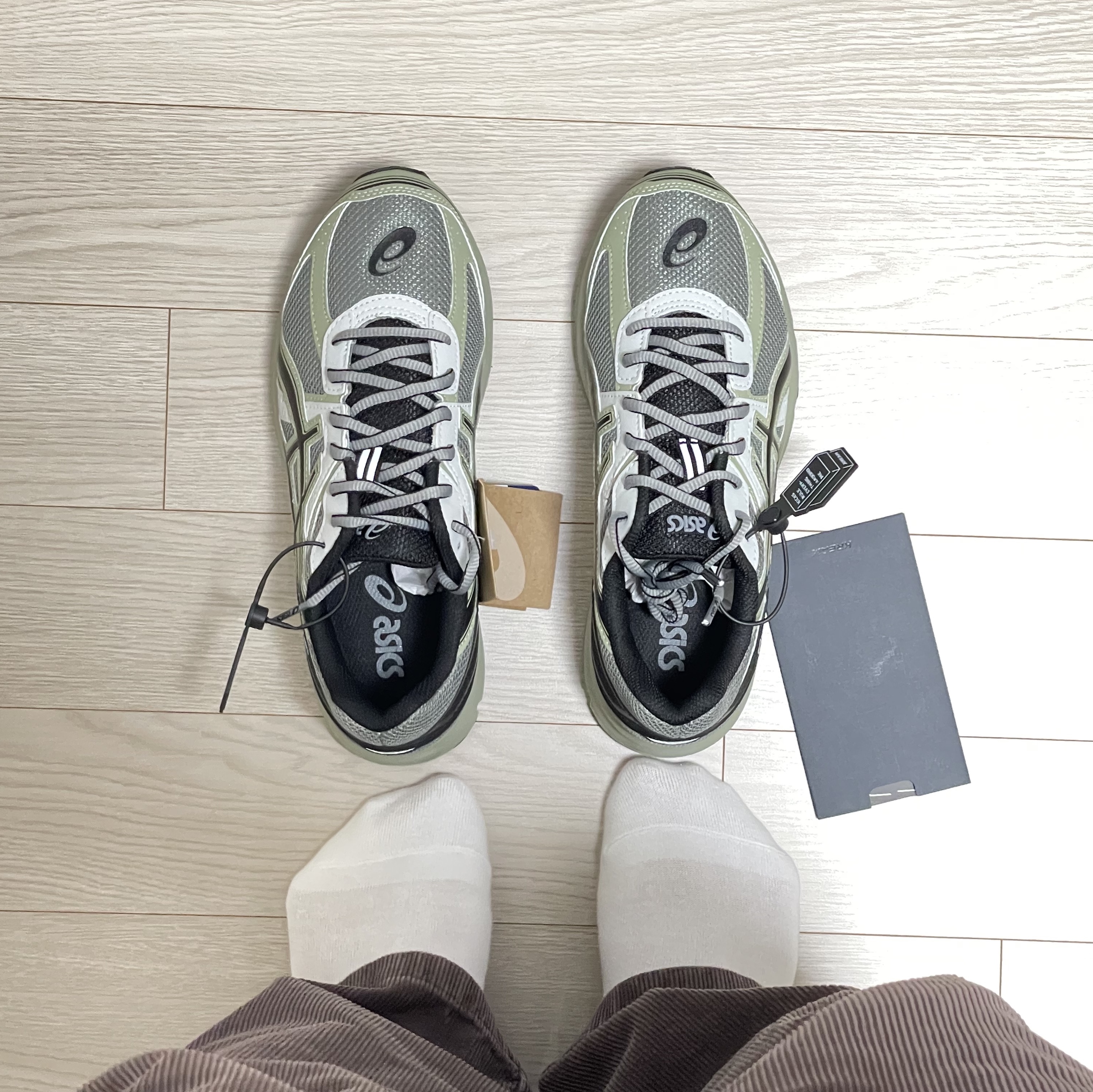 Asics Jog 100 S Sheet Rock - 2E Wide 착용 스타일 - 2