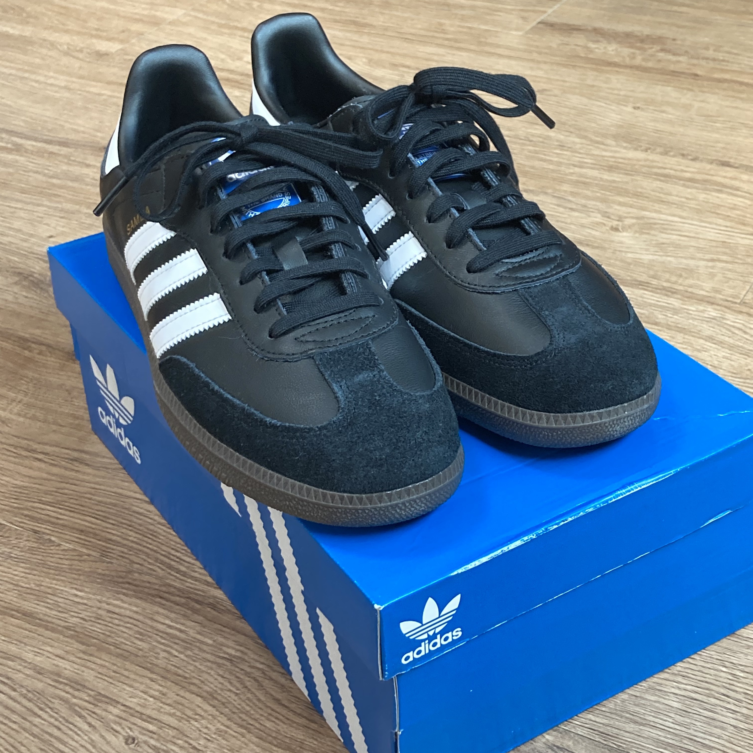 Adidas Samba OG Black White Gum 착용 스타일