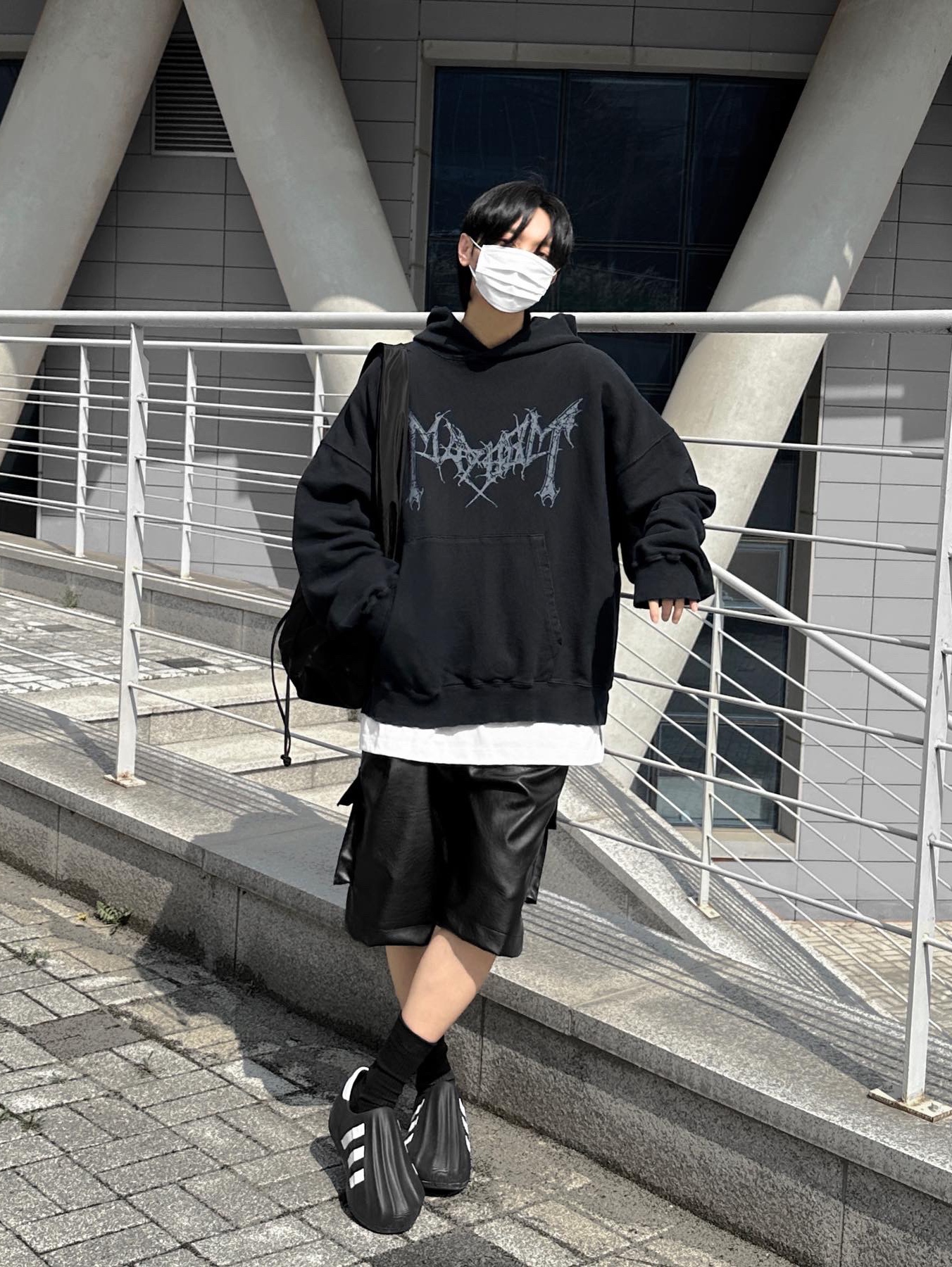 Adidas Adifom Superstar Core Black Cloud White 착용 스타일 - 2