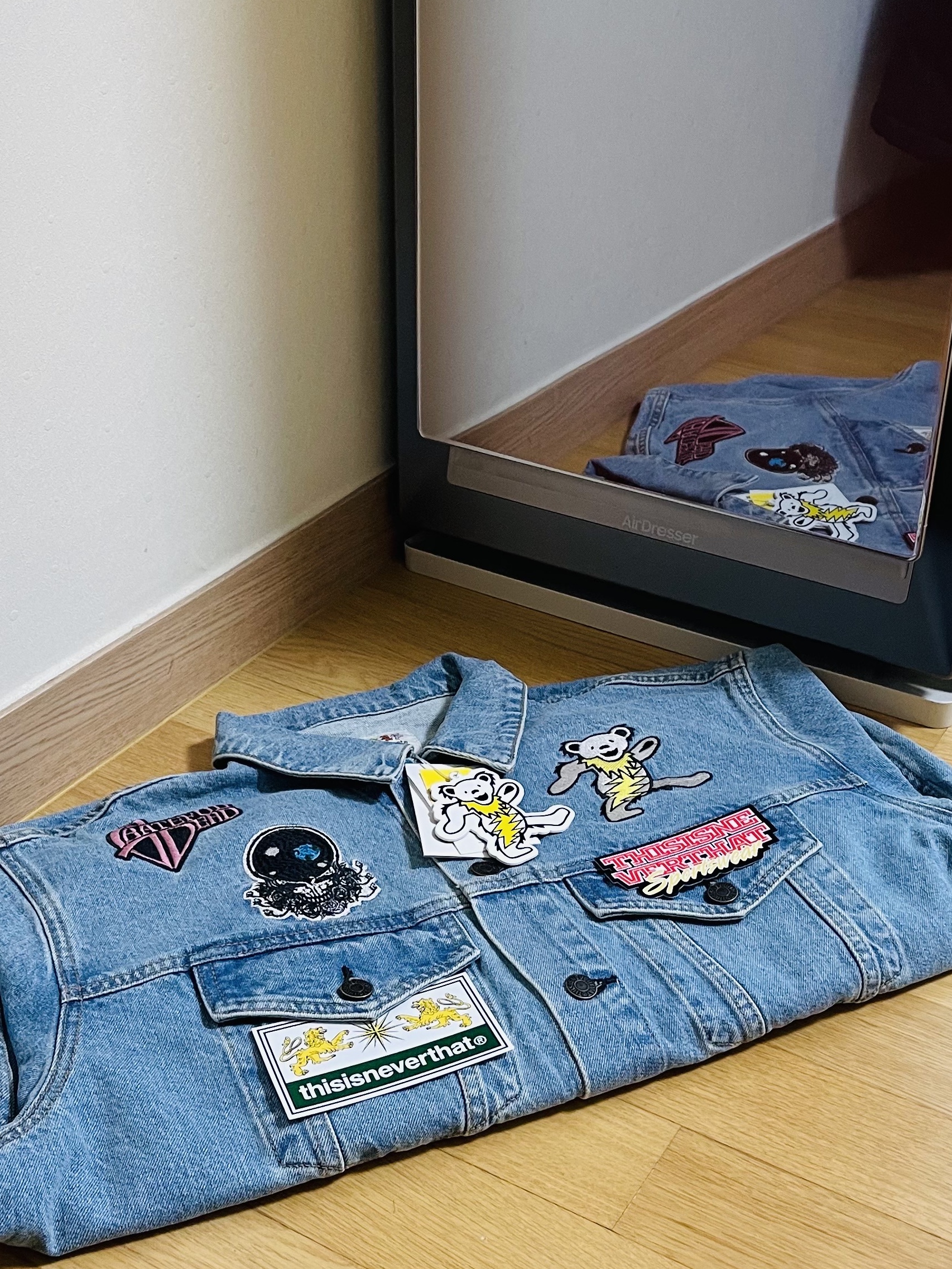 Thisisneverthat x Grateful Dead Lightning Trucker Jacket Washed Blue 착용 스타일 - 2